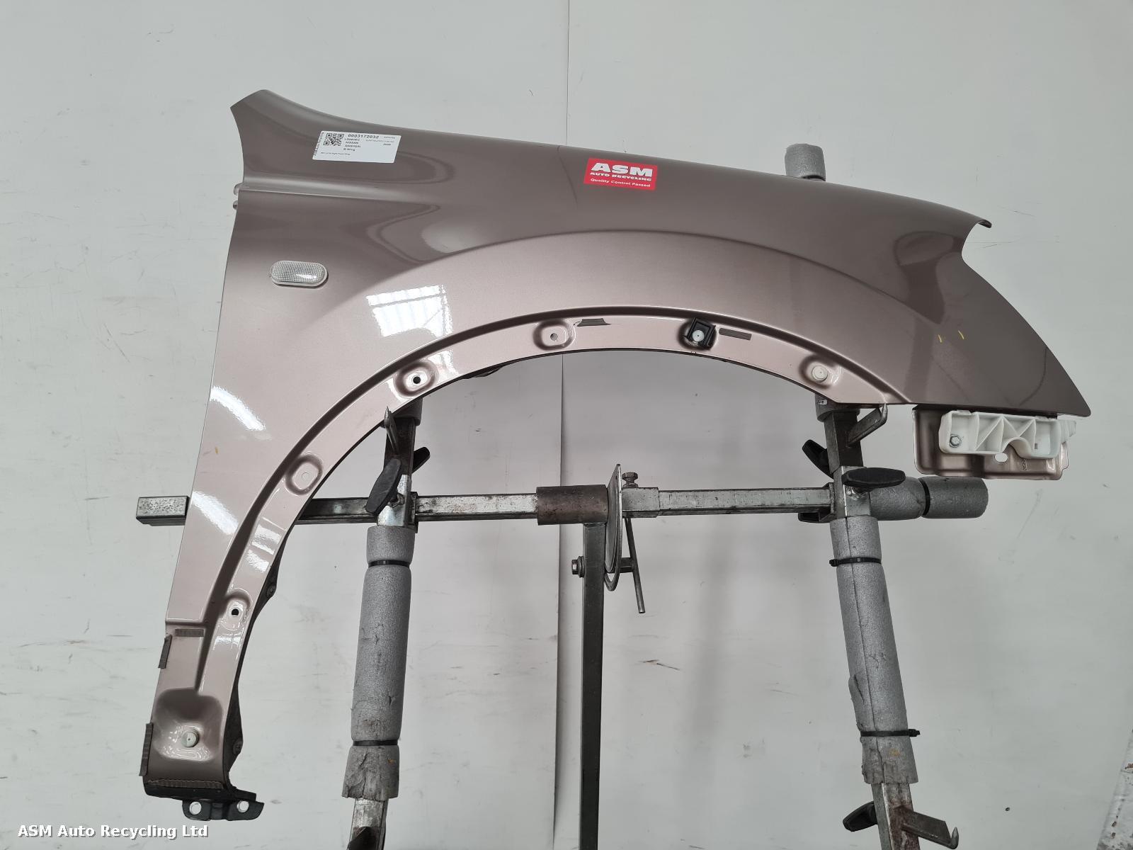 View Auto part R Wing Nissan Qashqai 2008