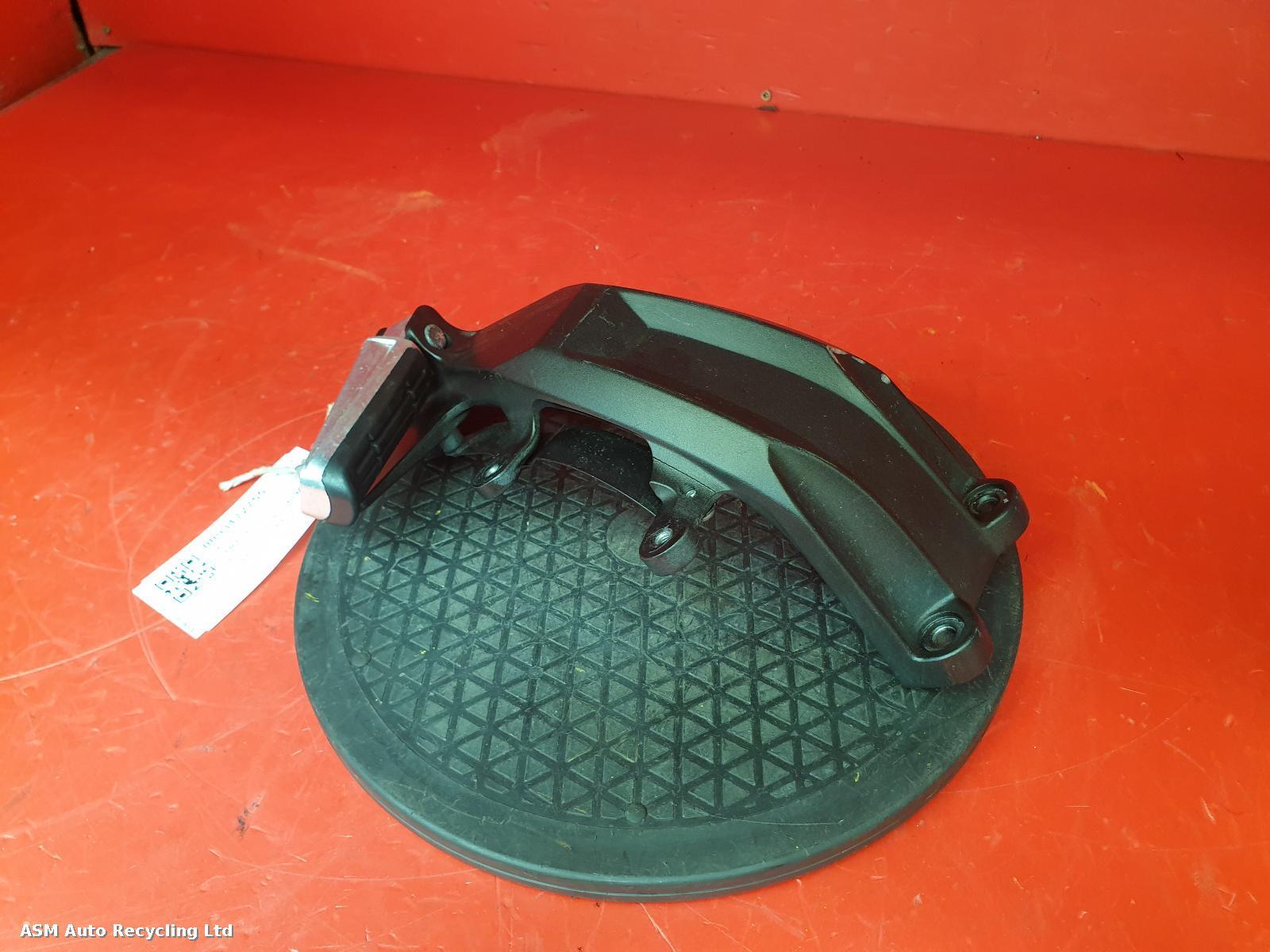 View Auto part Left Footrest Yamaha Xt 1200 Super Tenere 2016