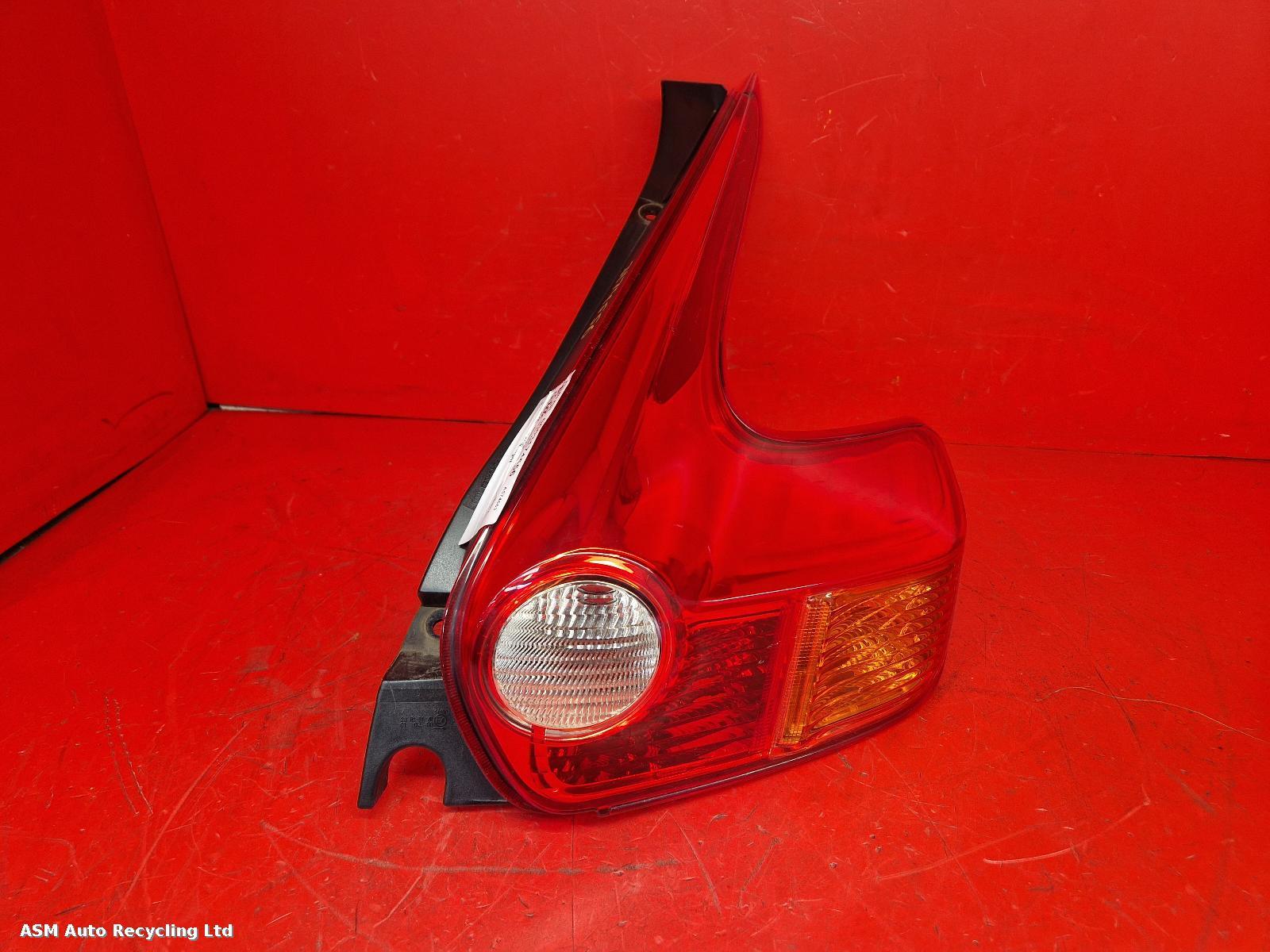 View Auto part R Taillight Nissan Juke 2011
