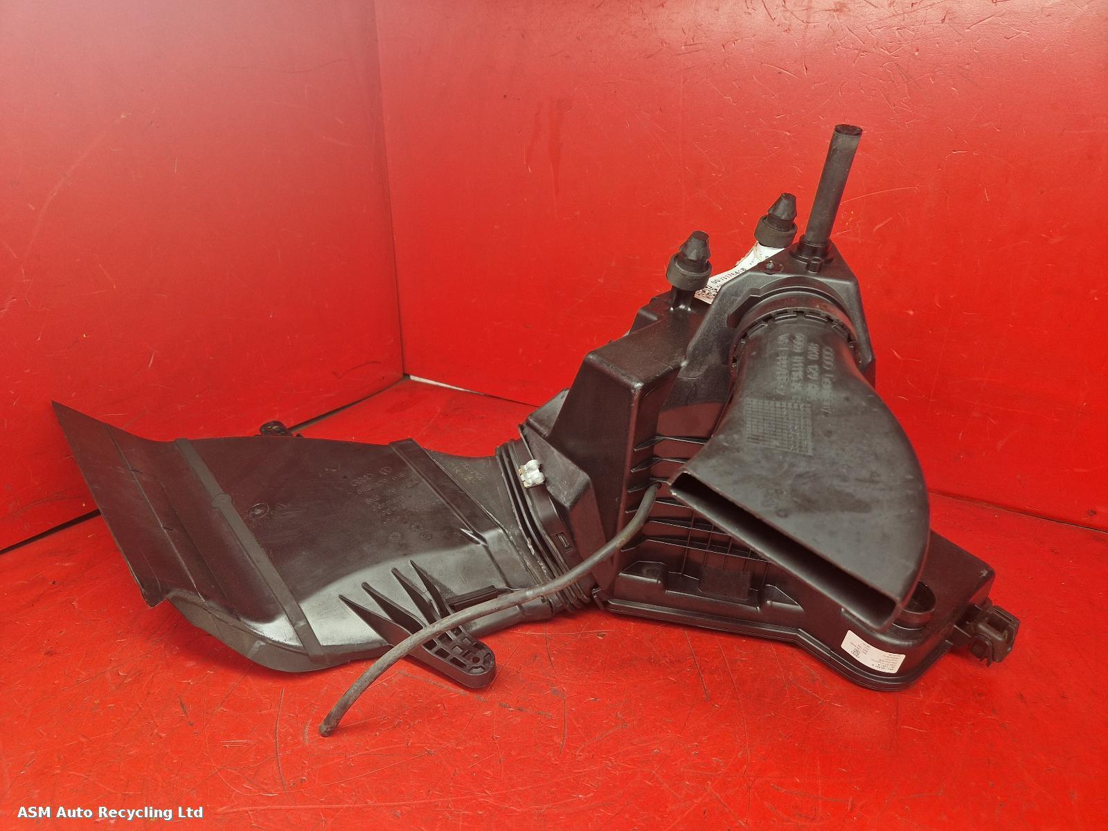 View Auto part Air Cleaner/Box Audi A4 2009