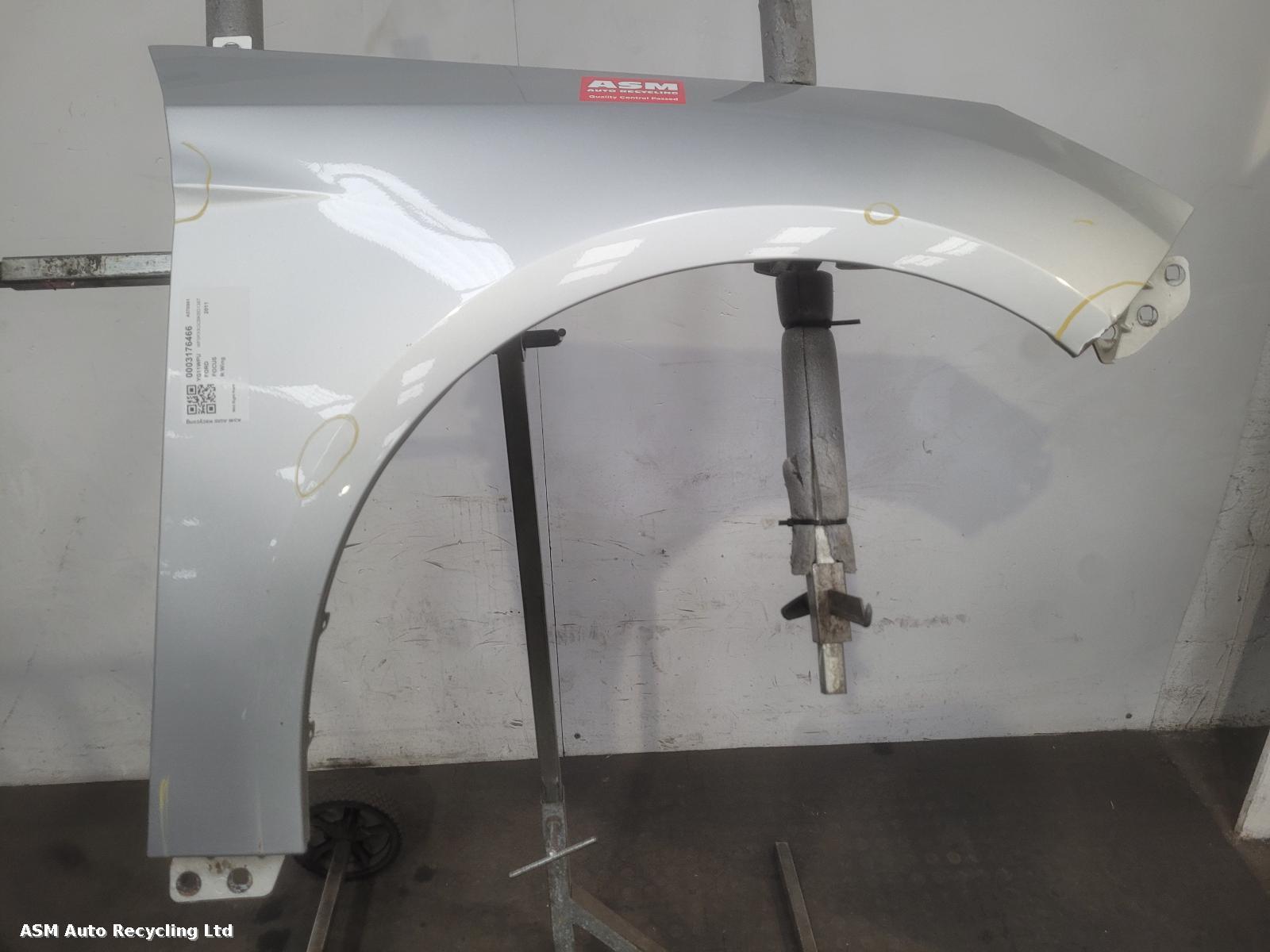 View Auto part R Wing Ford Focus 2011