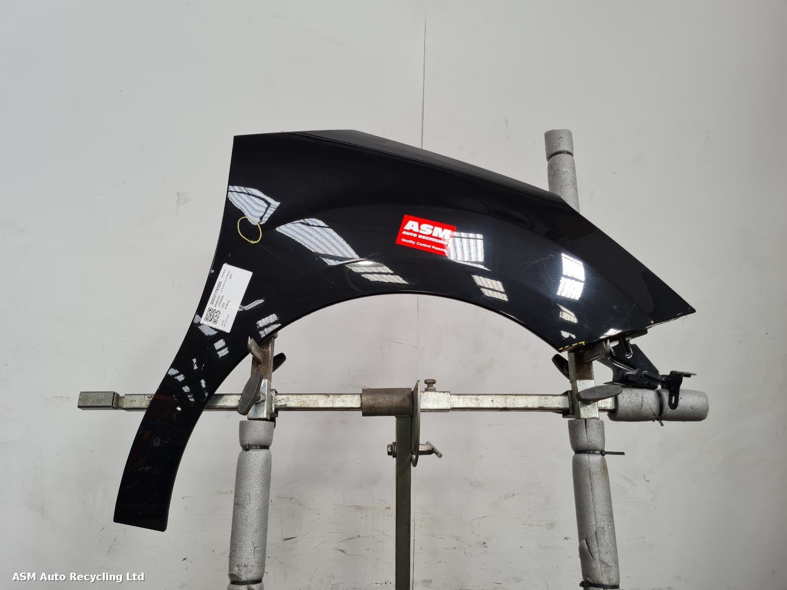 View Auto part R Wing Citroen Ds3 2011