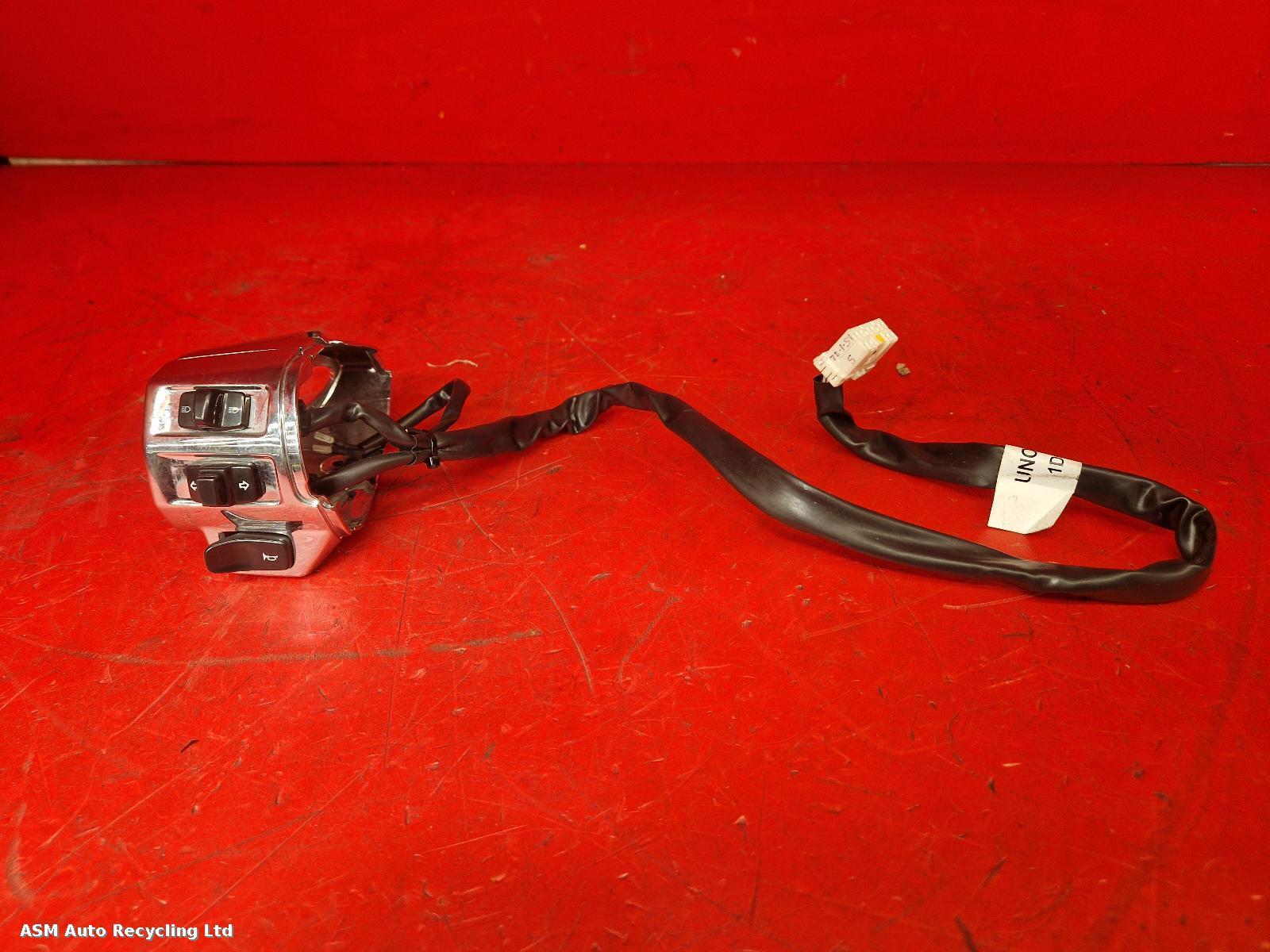 View Auto part LH Switch Gear Vespa Elettrica 2023