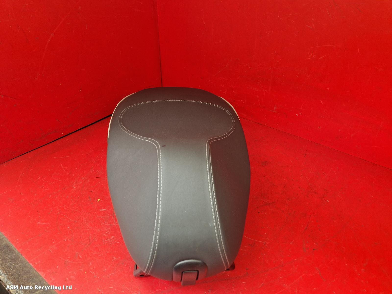 View Auto part Front Seat Vespa Elettrica 2023