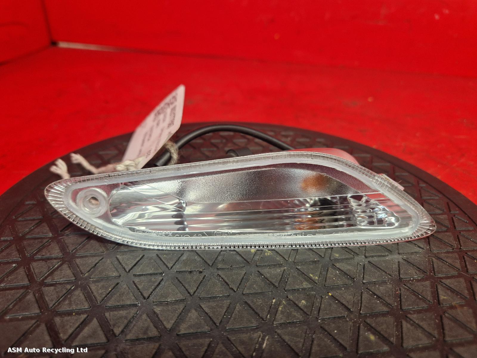 View Auto part R Repeater Lamp Vespa Elettrica 2023