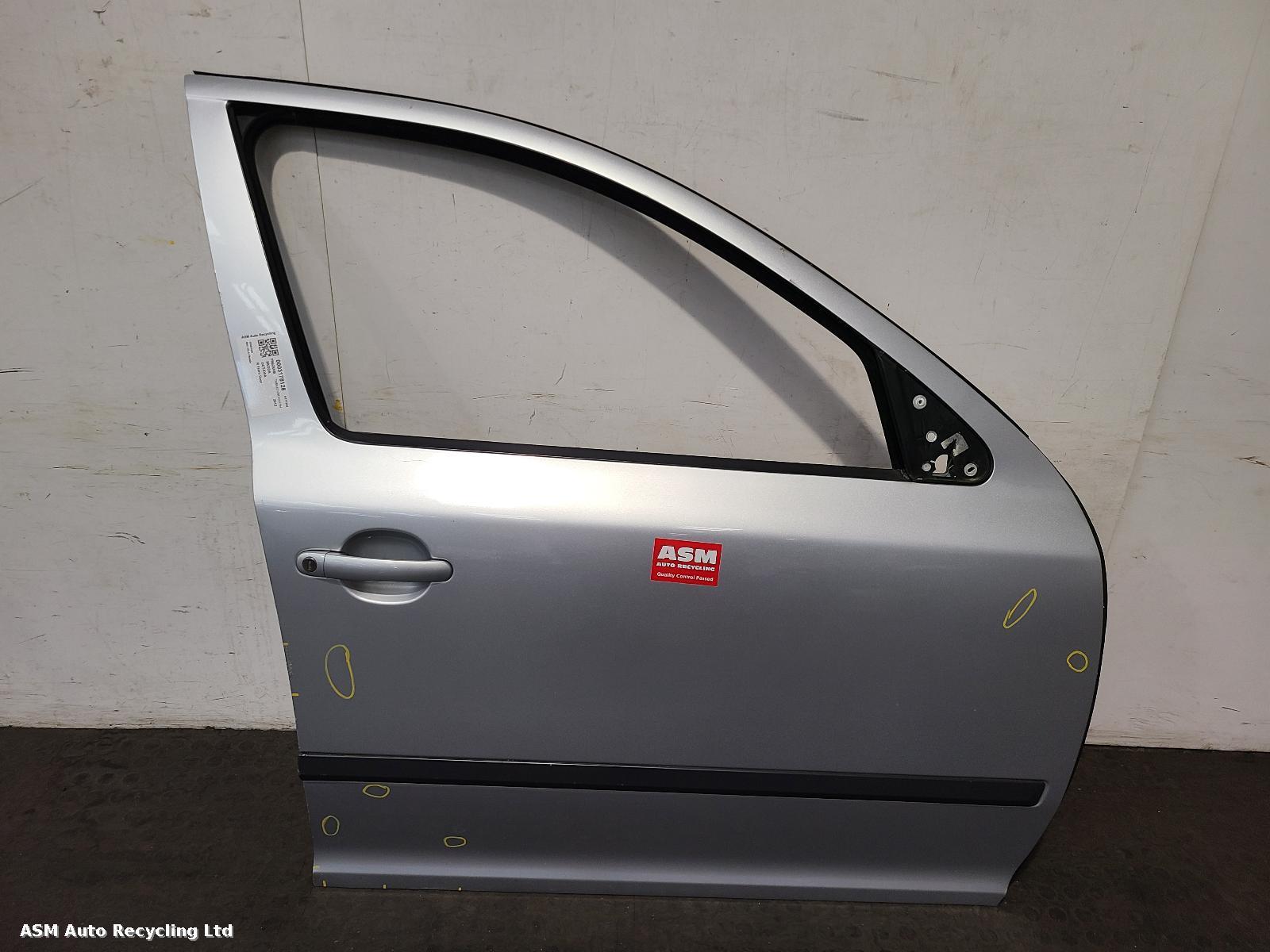 View Auto part R Front Door Skoda Octavia 2012