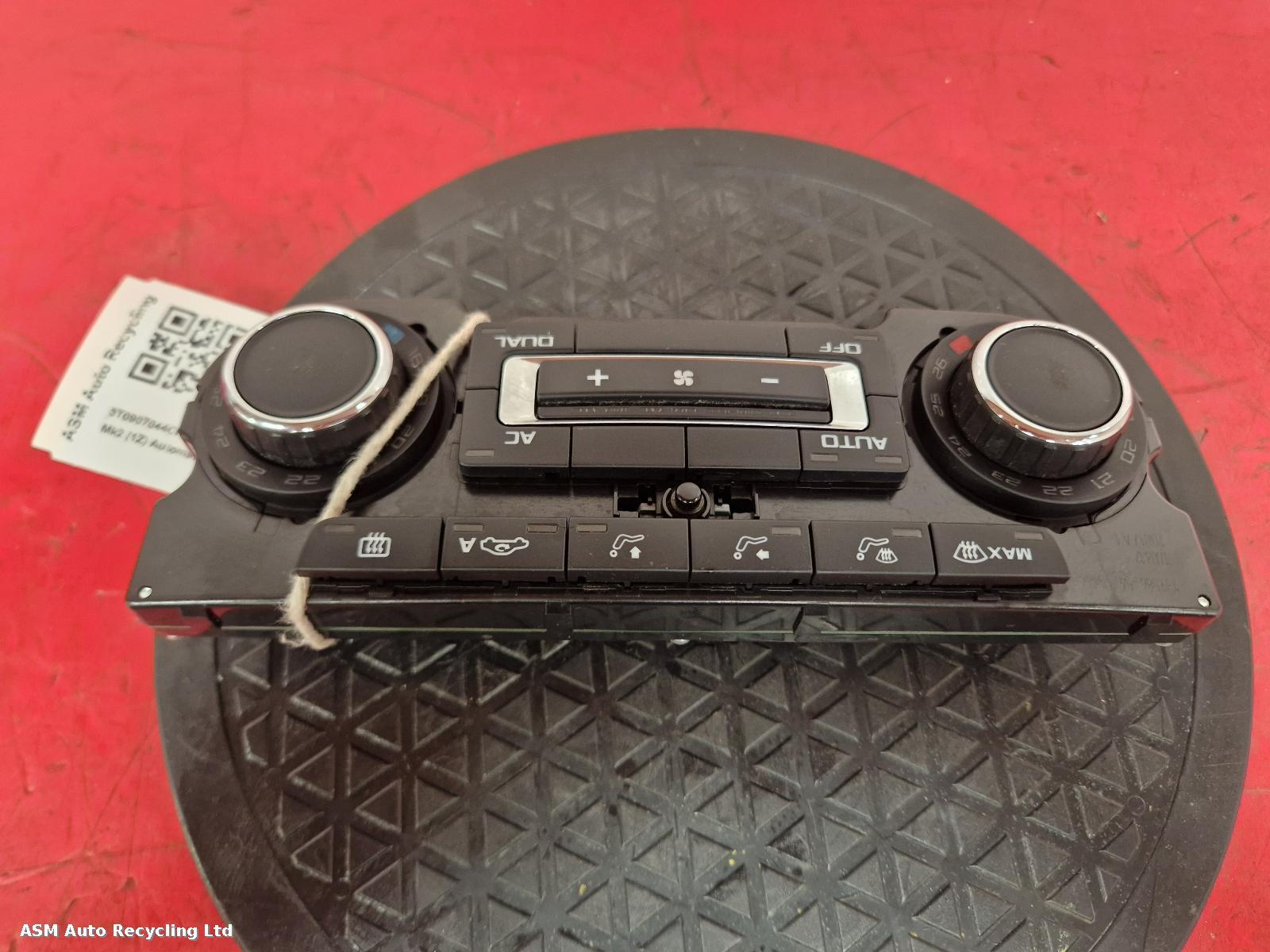 View Auto part Heater/AC Controller Skoda Octavia 2012