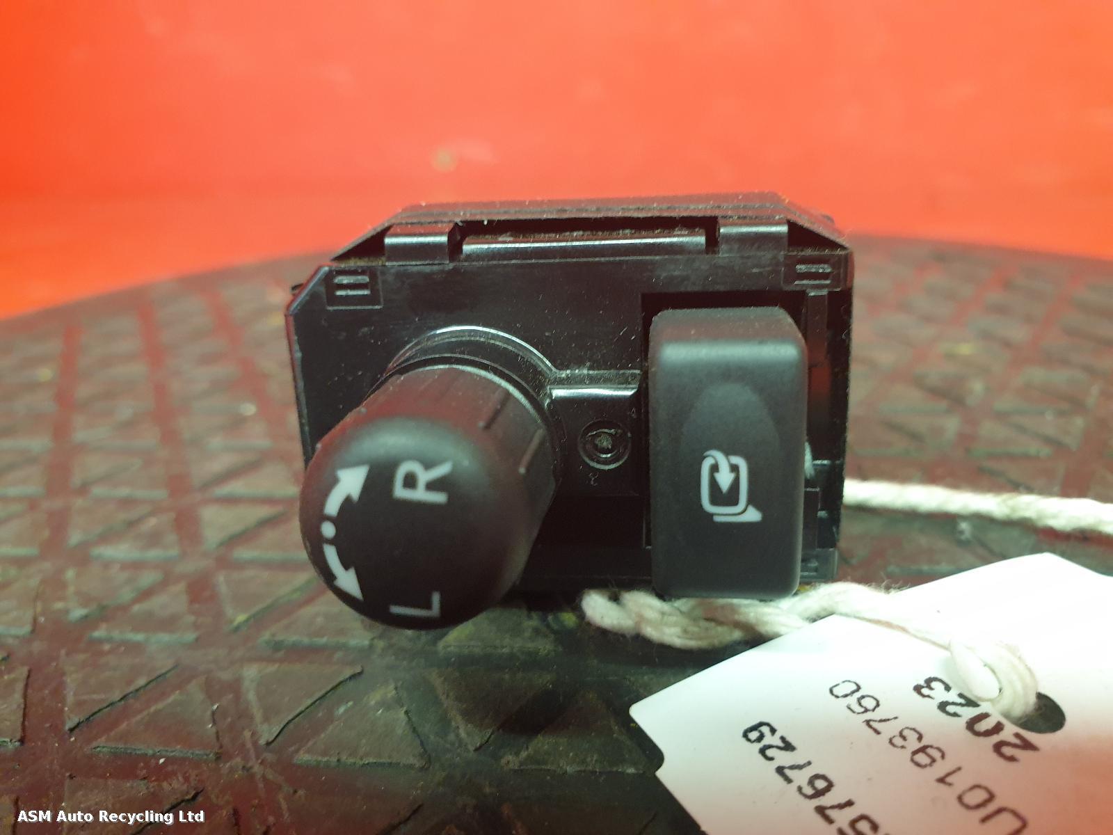 View Auto part Mirror Switch Nissan Leaf 2023