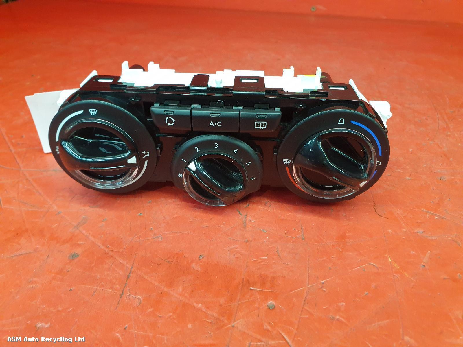 View Auto part Heater/AC Controller Peugeot 208 2017