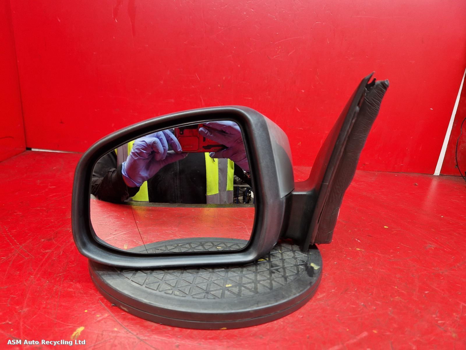 View Auto part L Door Mirror Ford Focus 2013