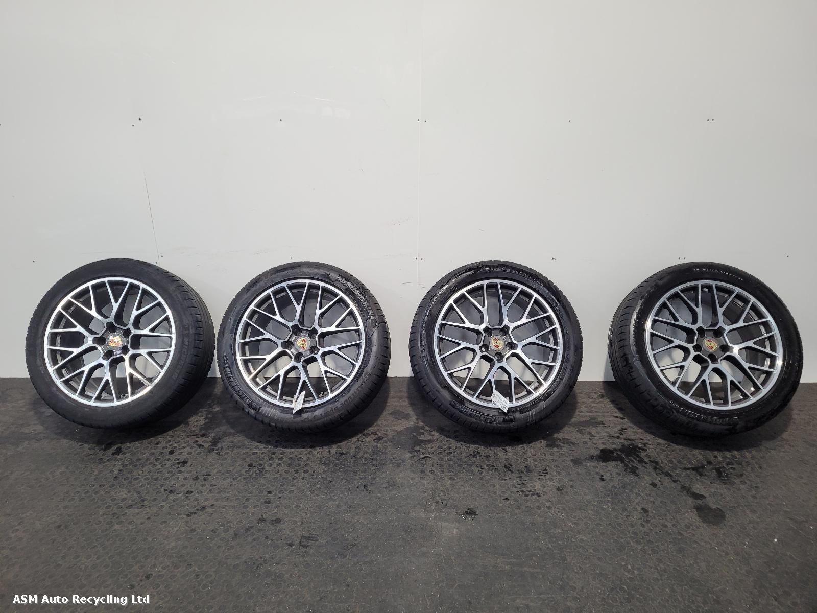 View Auto part Wheel Set Porsche Macan 2016