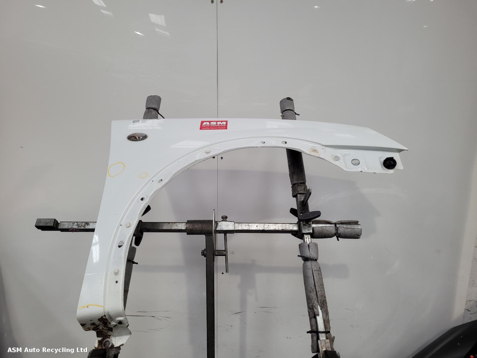 View Auto part R Wing Vauxhall Combo 2004