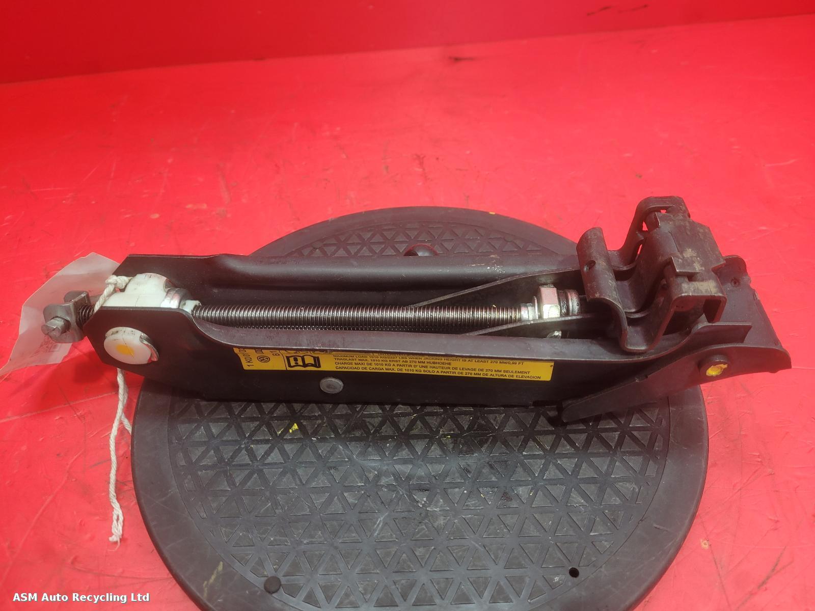 View Auto part Jack Volkswagen Golf 2007