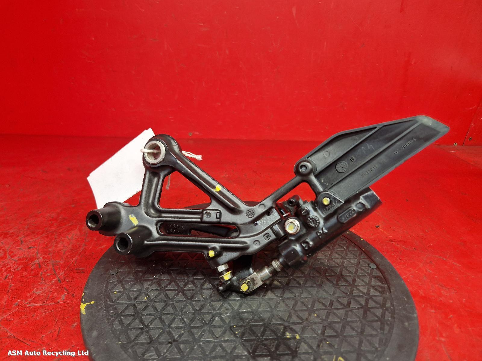 View Auto part Right Footrest Ktm 390 Duke 2017