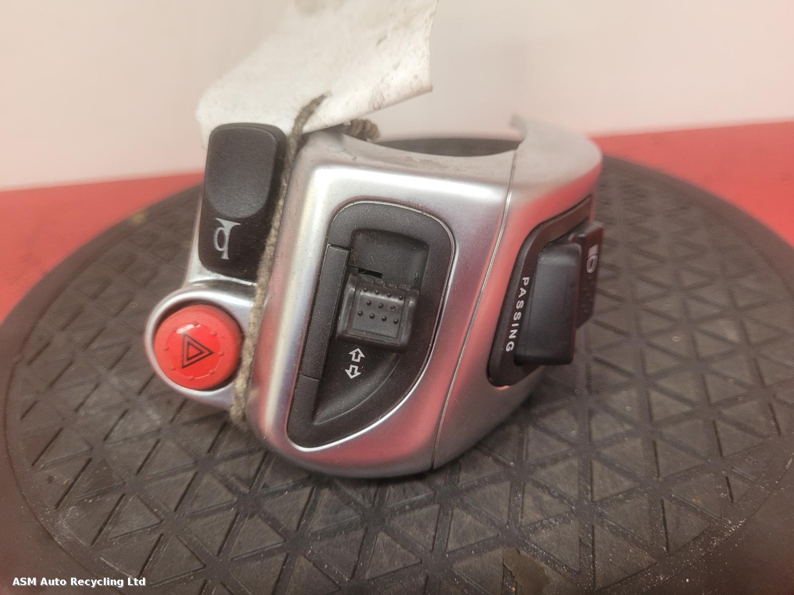 View Auto part LH Switch Gear Piaggio Mp3 300 2022