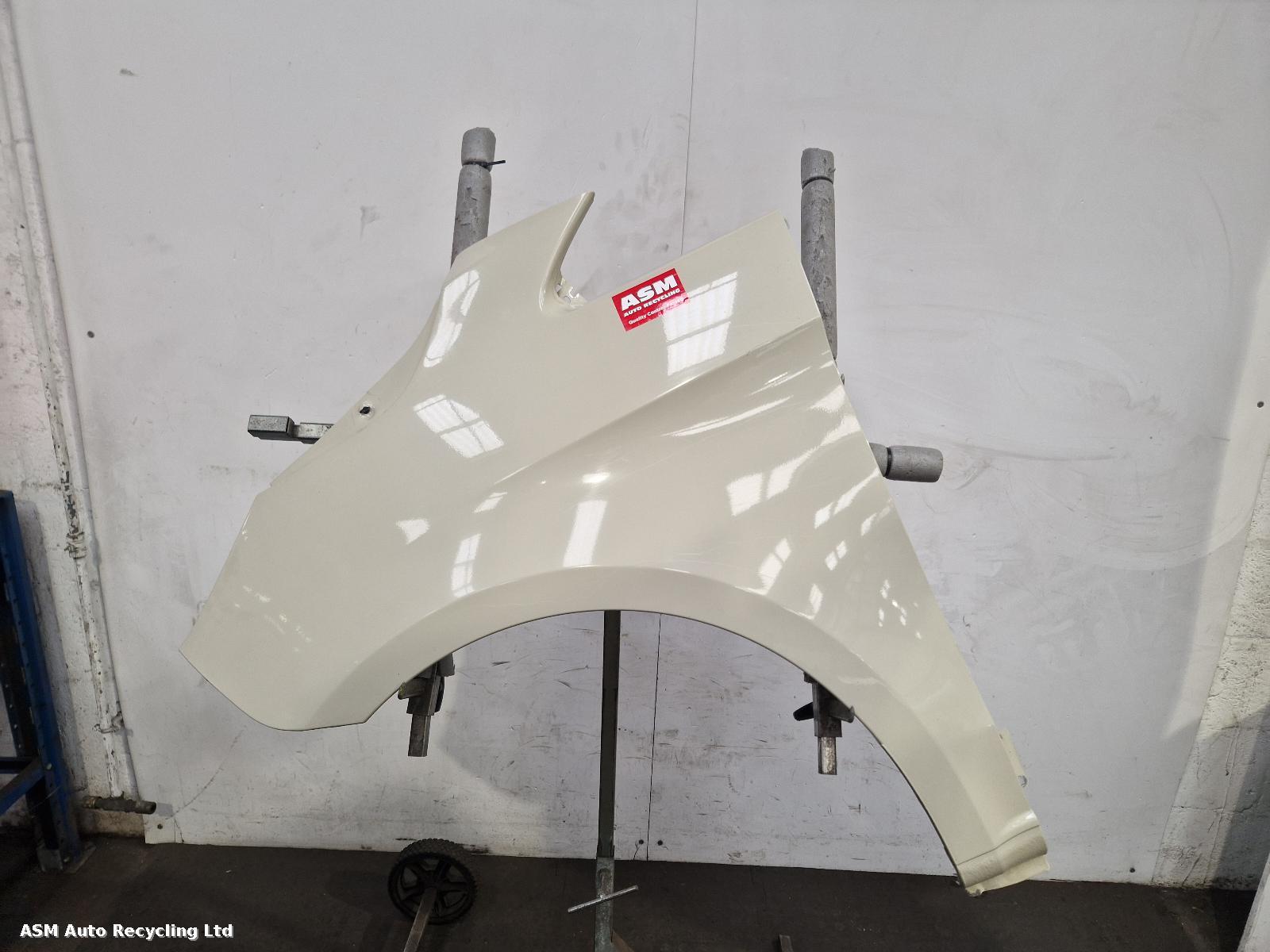 View Auto part L Wing Mercedes V Class 2019