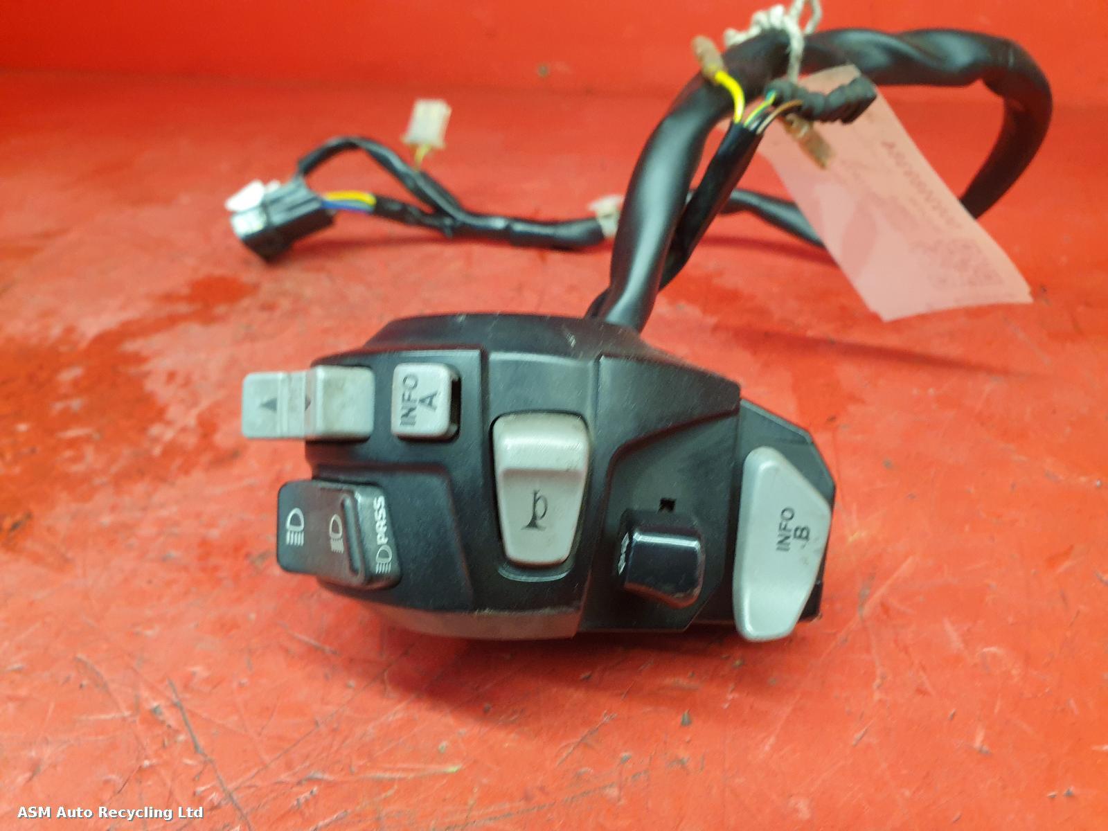 View Auto part LH Switch Gear Honda Nss 300 Forza 2021