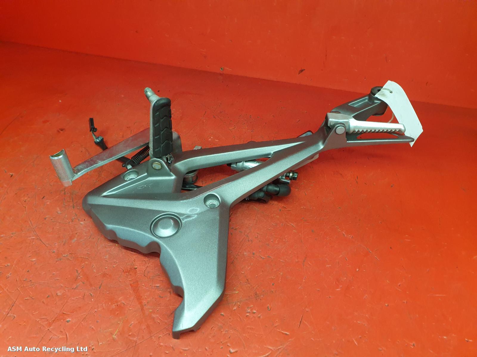 View Auto part Right Footrest Honda Nc 750 2014