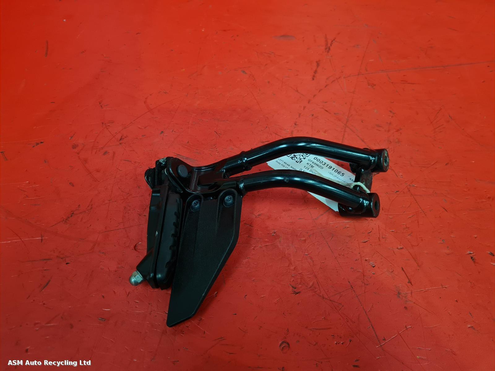View Auto part Left Footrest Ktm 125 Duke 2019