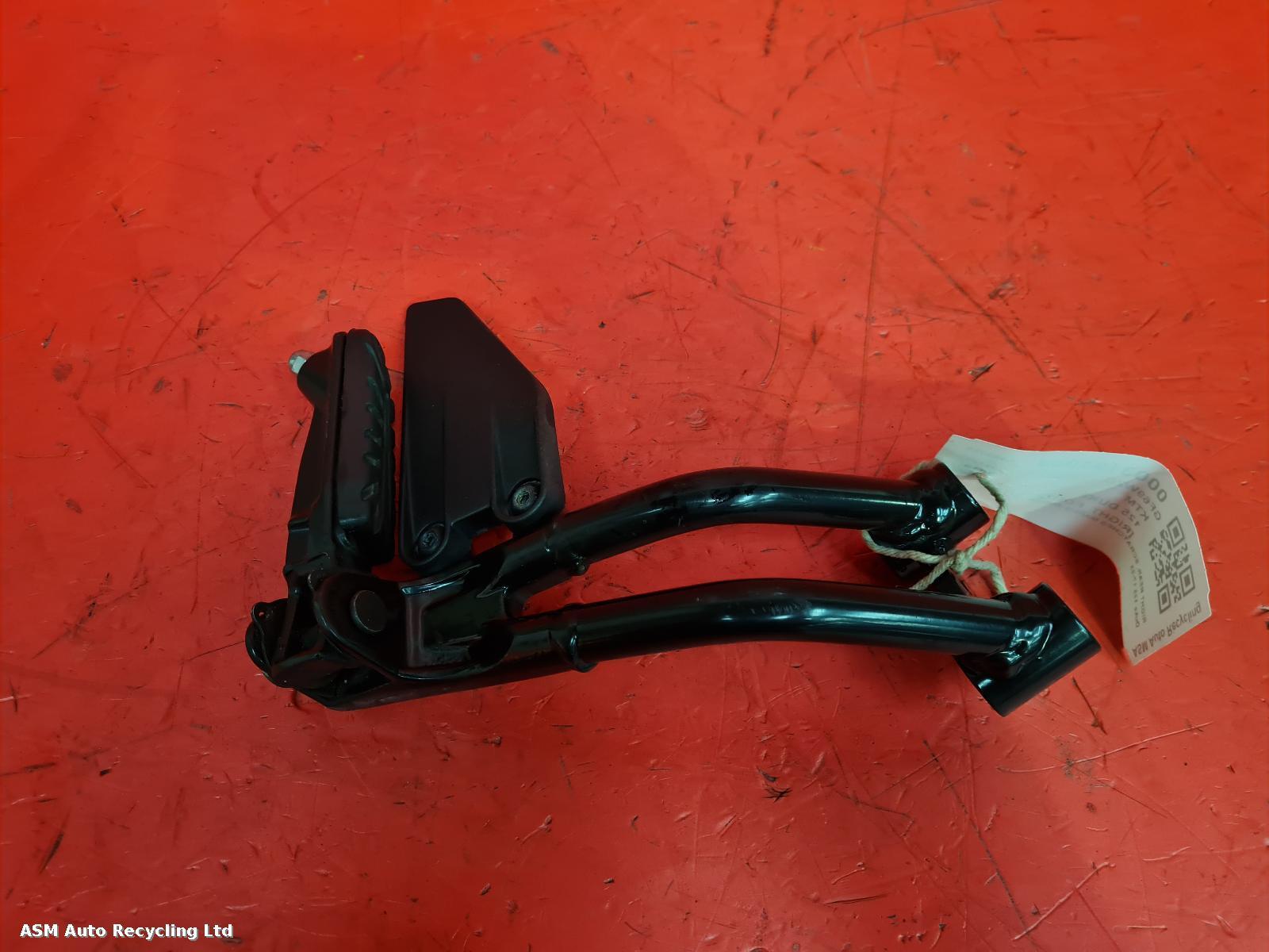 View Auto part Right Footrest Ktm 125 Duke 2019