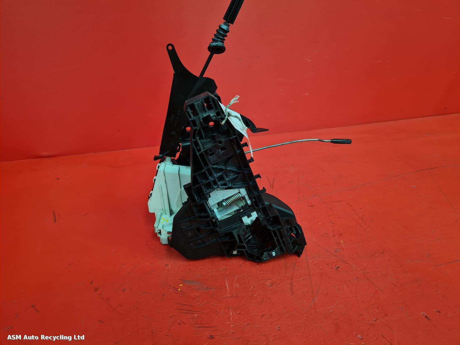 View Auto part Door Lock Assembly Mercedes B Class 2011