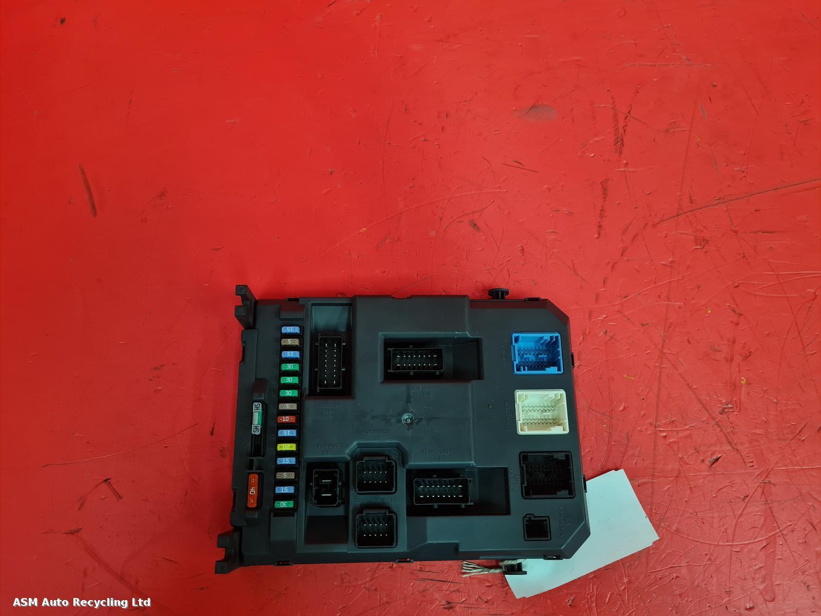 View Auto part Fuse Box Citroen C3 Picasso 2013