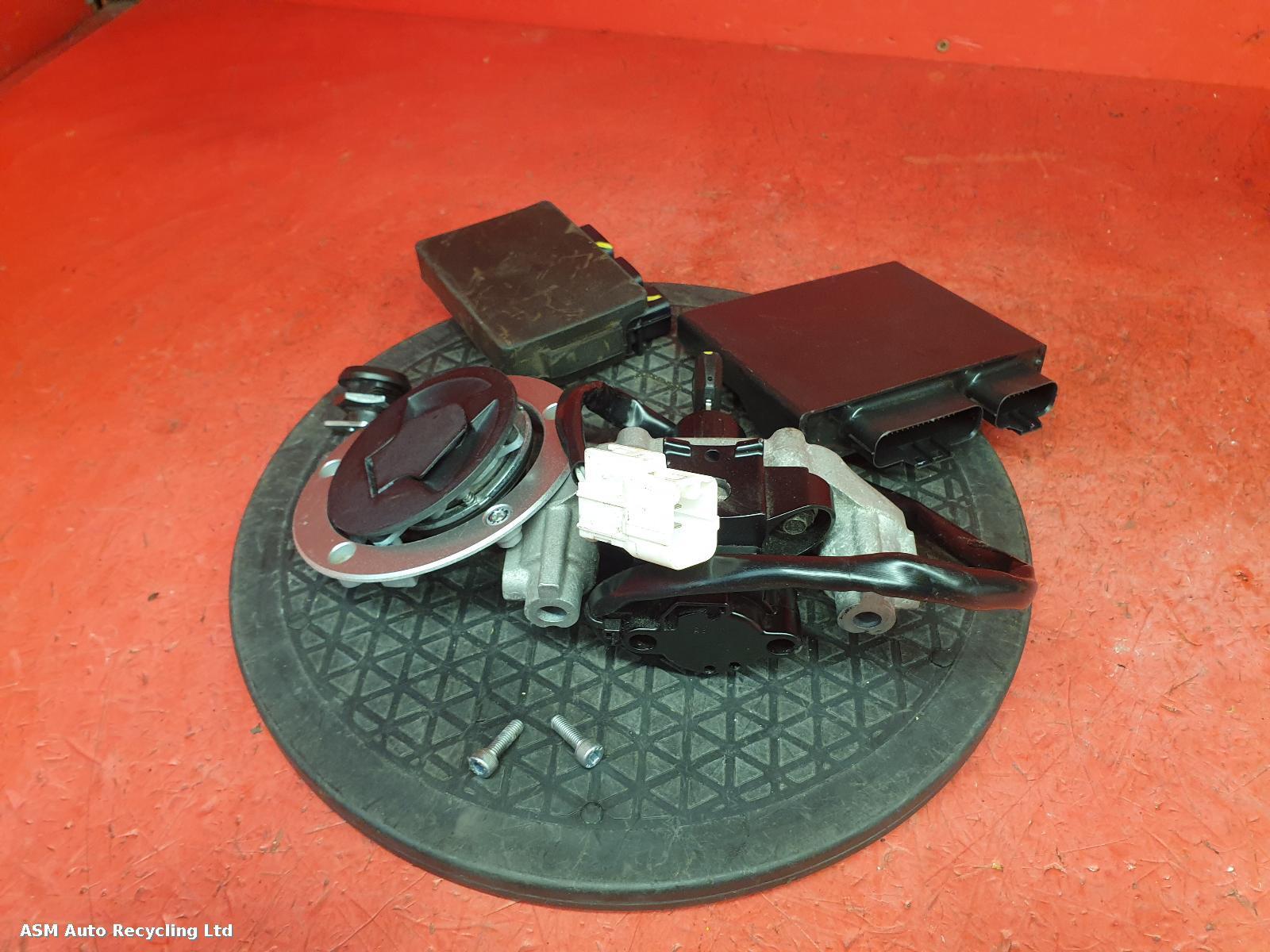 View Auto part Comp.Lock Set + Keys Kawasaki En 650 Vulcan 2018