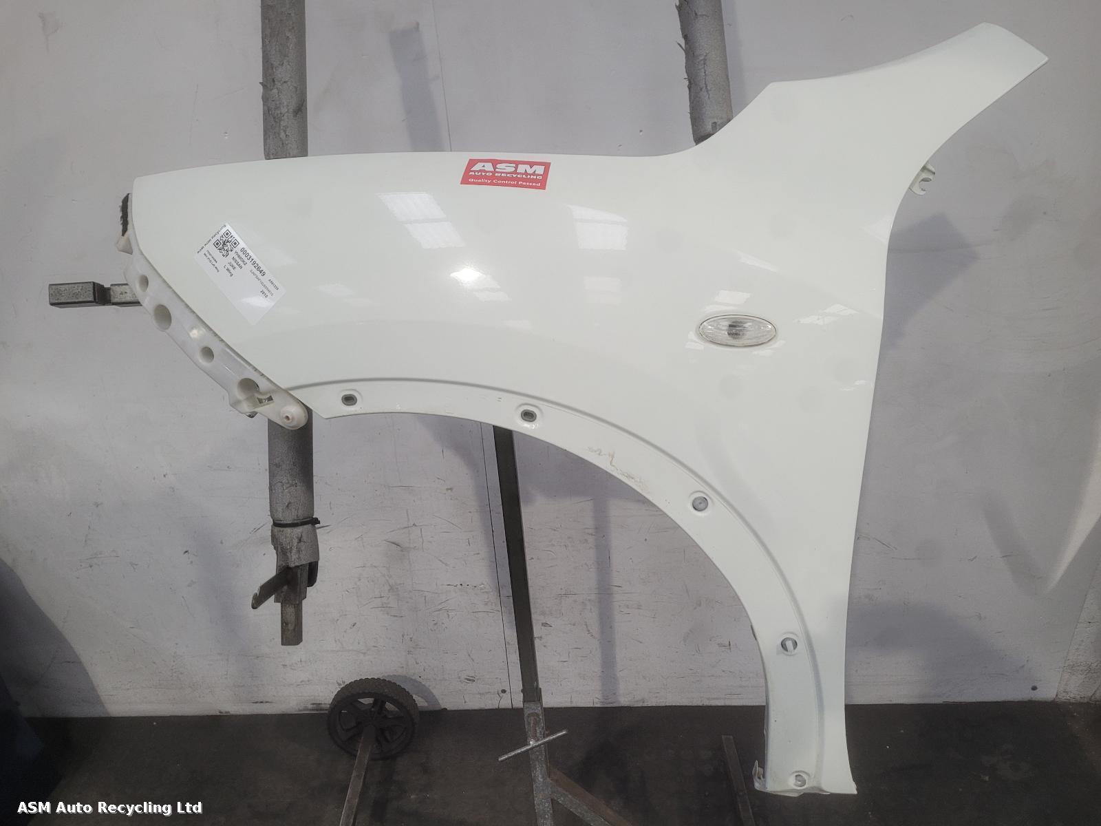 View Auto part L Wing Nissan Juke 2010