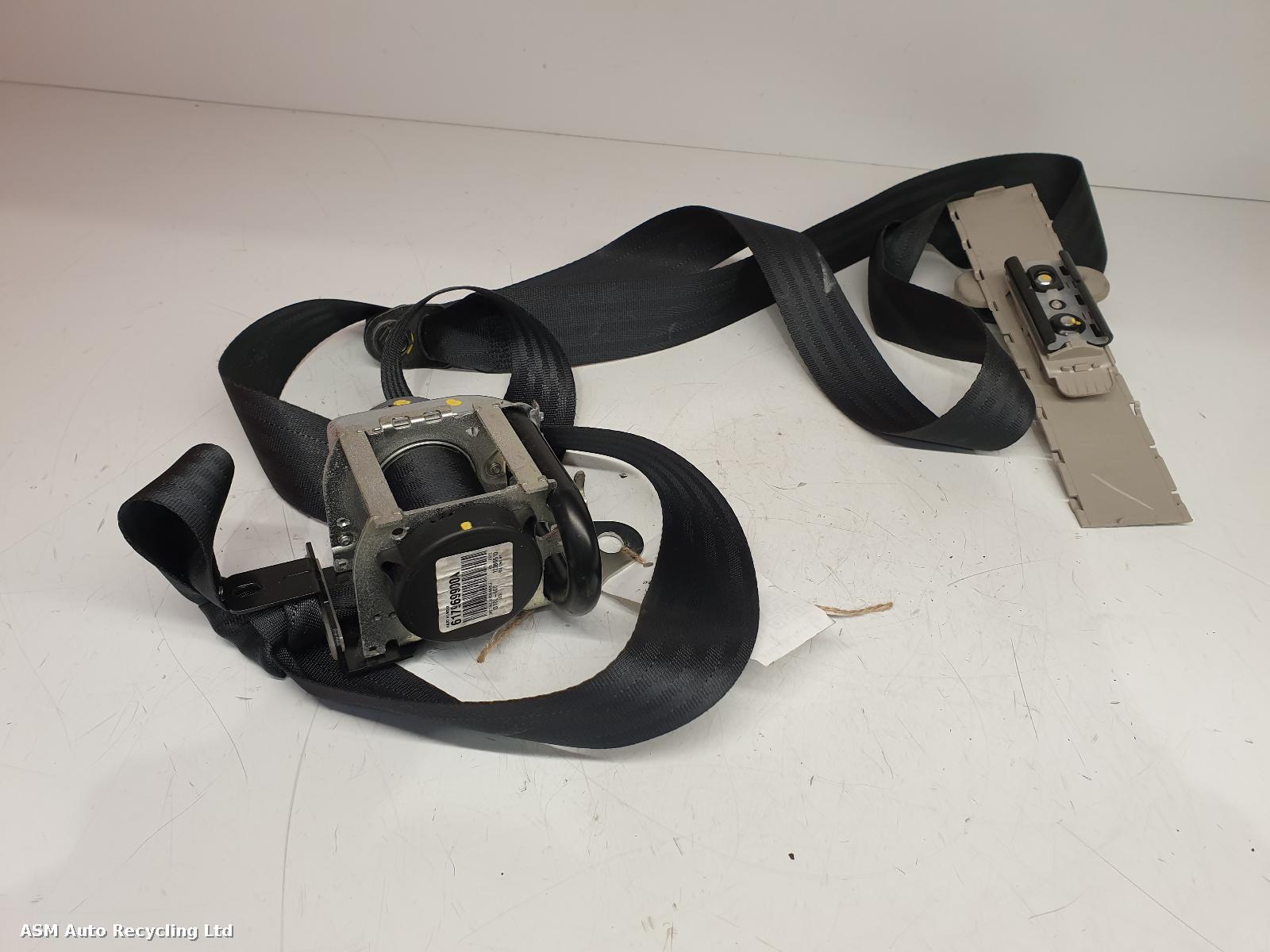 View Auto part Seat Belt Nissan Juke 2010