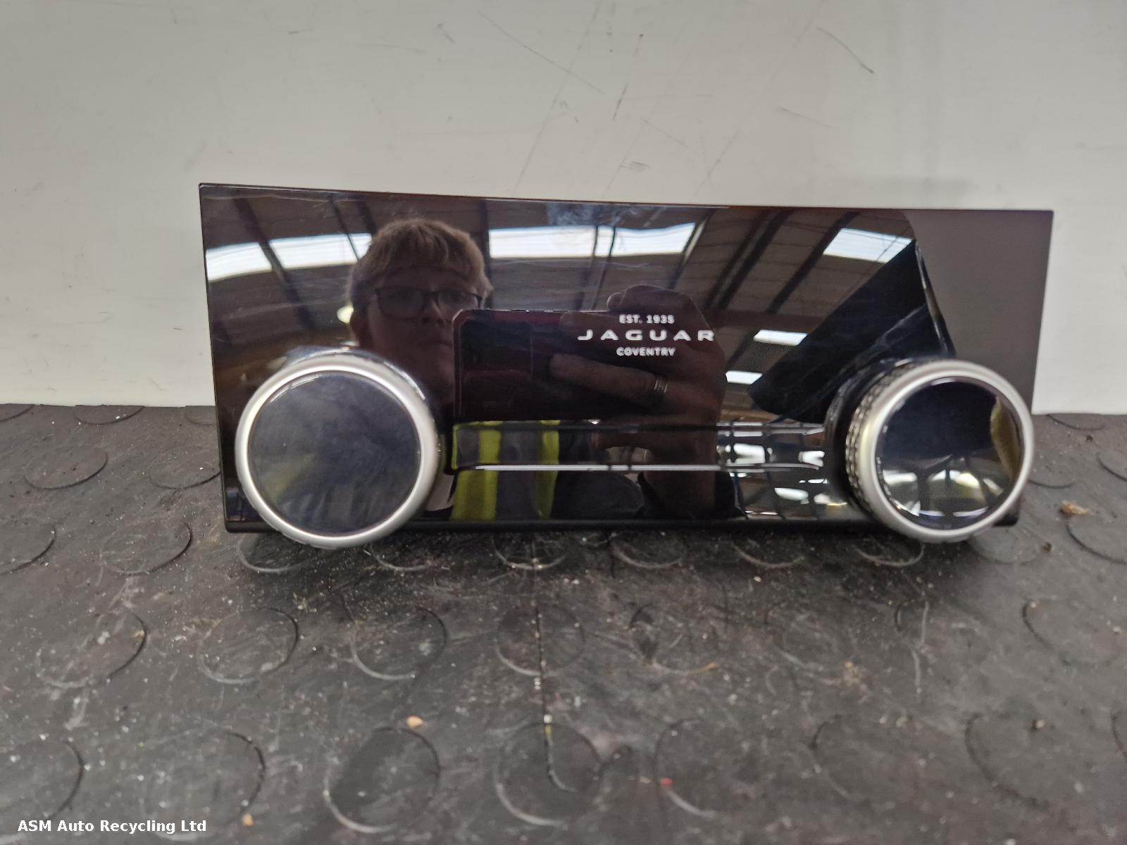 View Auto part Heater/AC Controller Jaguar F-pace 2023