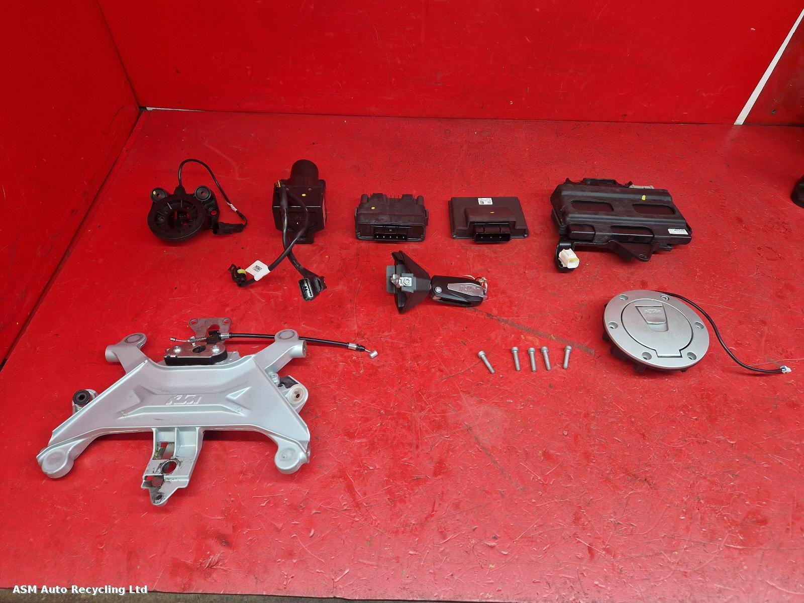 View Auto part Comp.Lock Set + Keys Ktm 1290 Super Duke Gt 2022