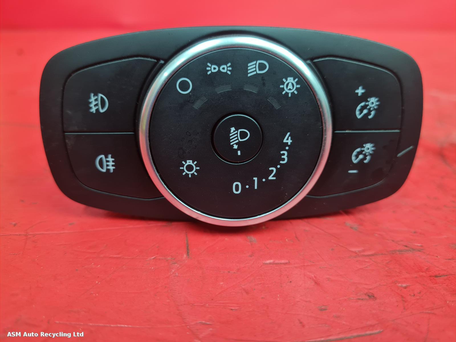 View Auto part Headlight Switch Ford Focus 2020