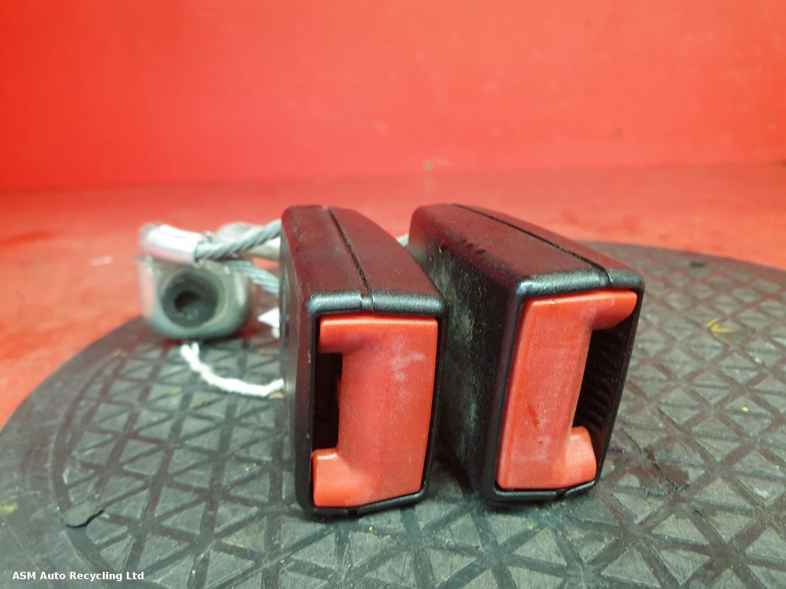 View Auto part Seat Belt Volkswagen Passat 2009