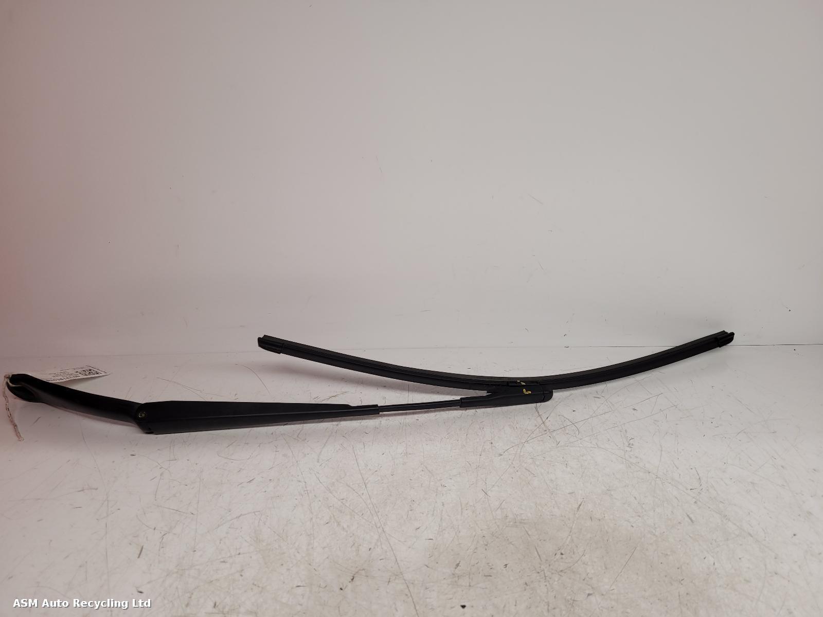 View Auto part Wiper Arm Mercedes A Class 2015