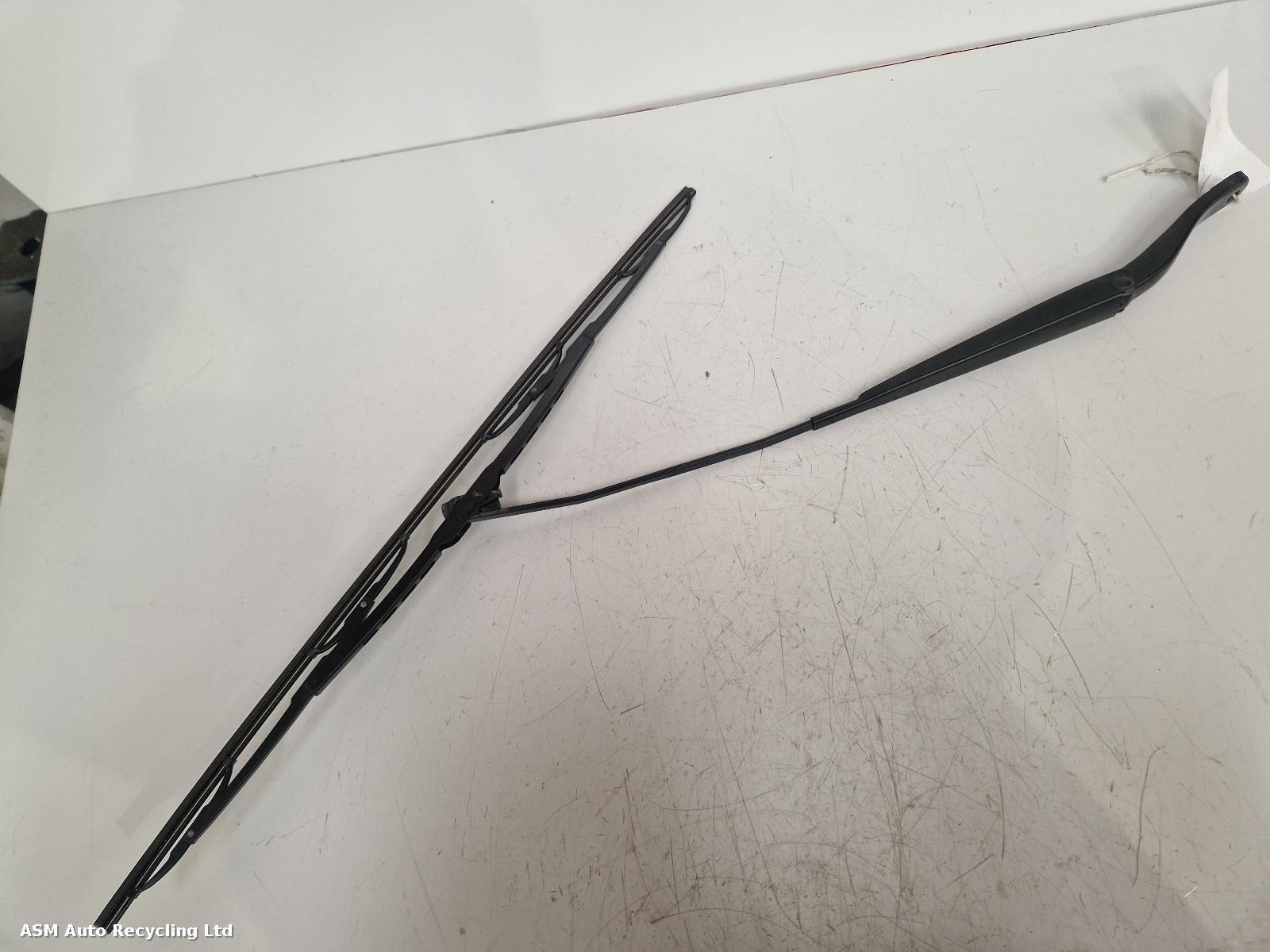 View Auto part Wiper Arm Renault Master 2023