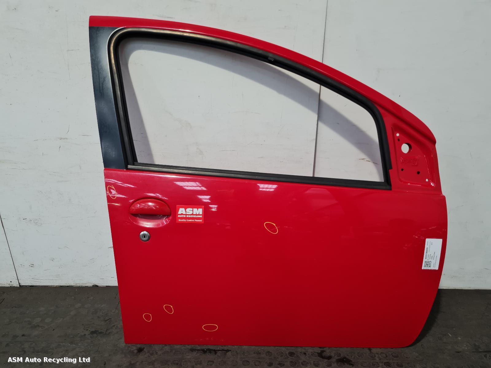 View Auto part R Front Door Toyota Aygo 2011