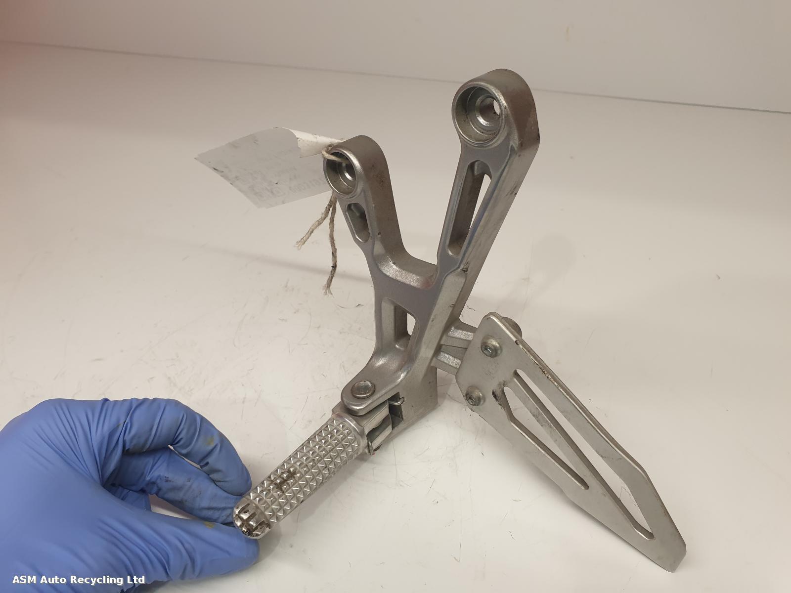 View Auto part Left Footrest Yamaha Mt-10 2017