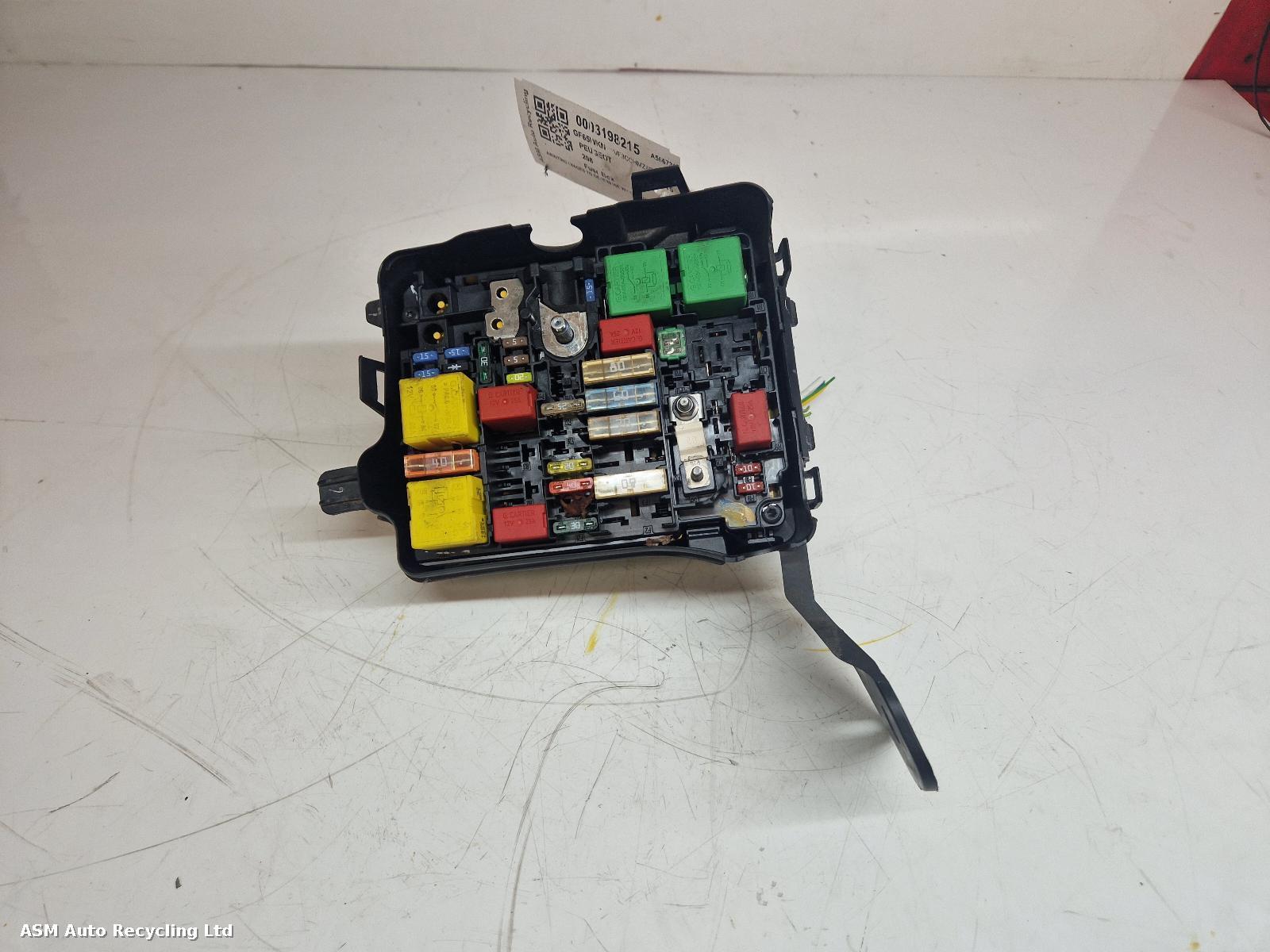 View Auto part Fuse Box Peugeot 208 2015