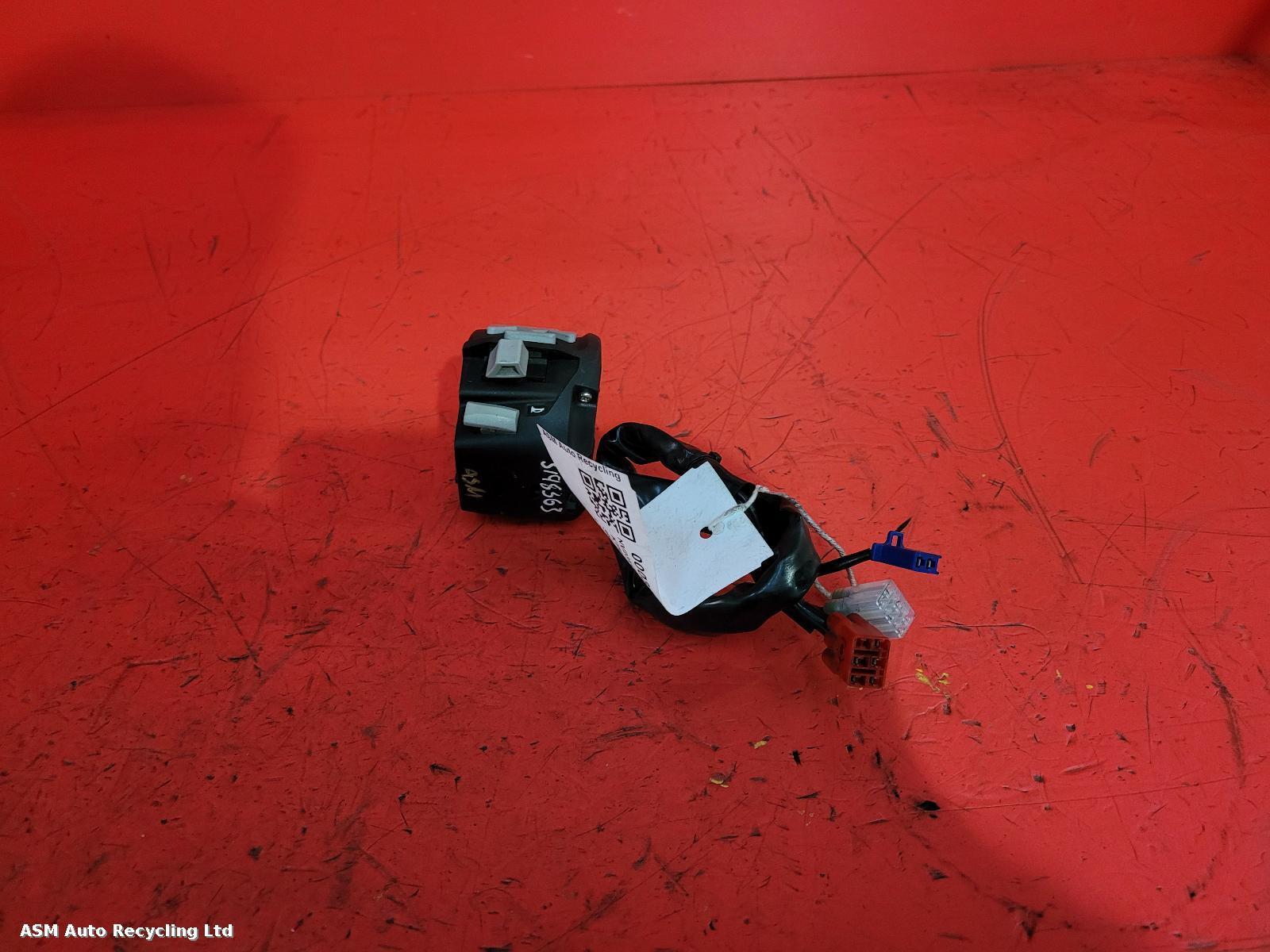 View Auto part LH Switch Gear Ktm 390 Duke 2023