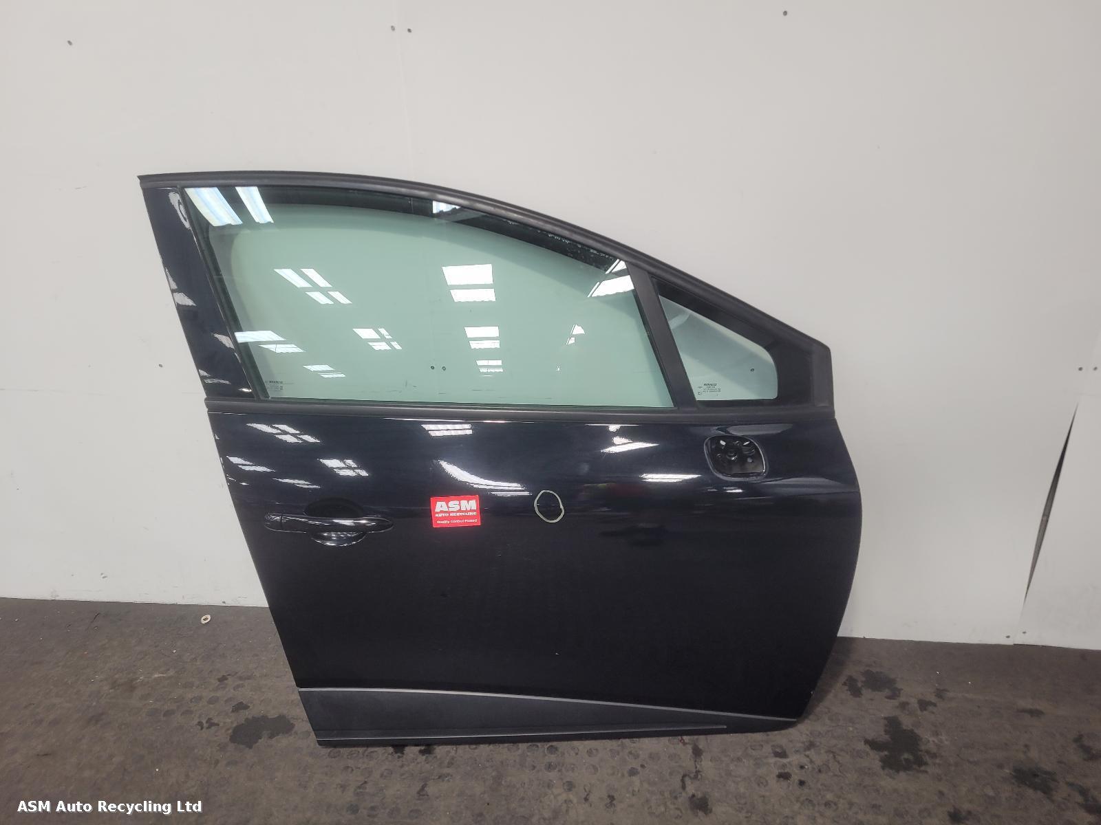 View Auto part R Front Door Renault Clio 2017