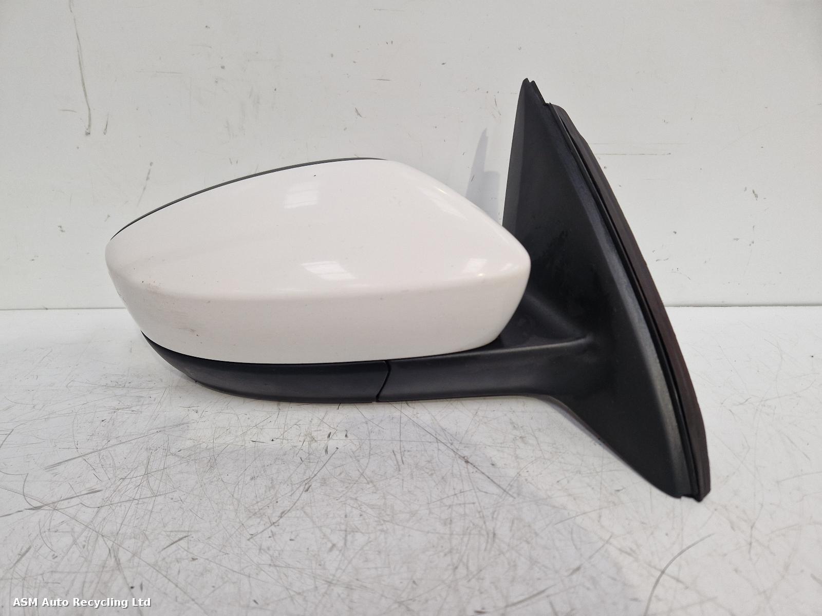 View Auto part R Door Mirror Skoda Rapid 2013