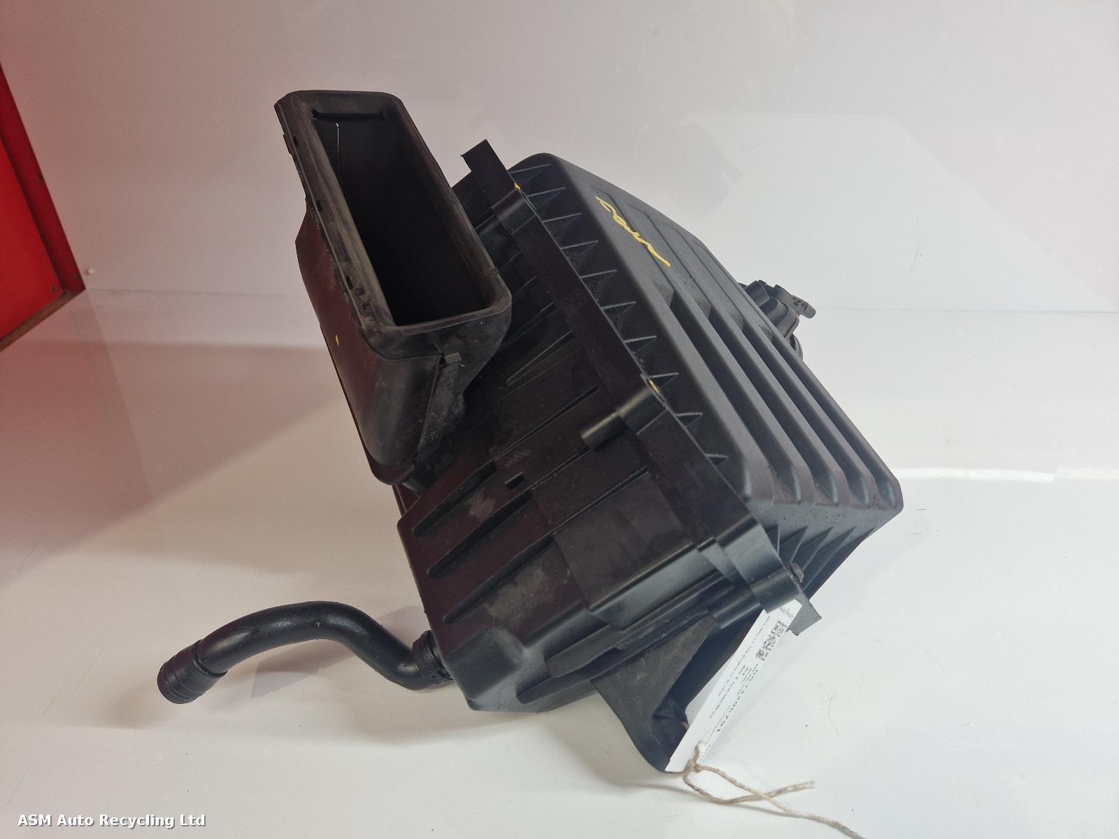 View Auto part Air Cleaner/Box Audi A3 2016