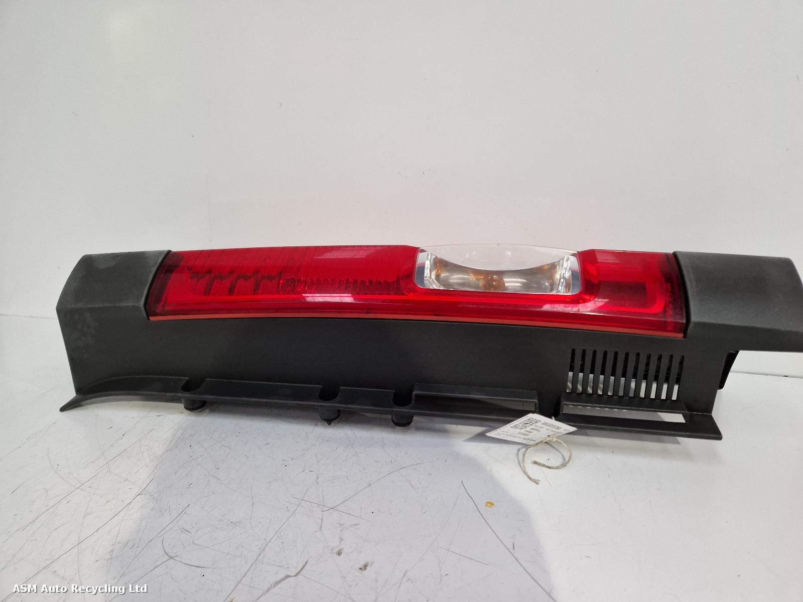 View Auto part R Taillight Vauxhall Vivaro 2011