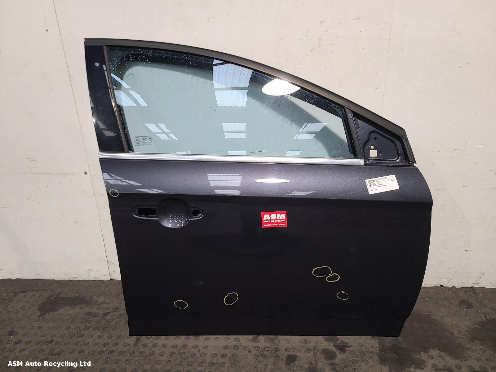 View Auto part R Front Door Ford Mondeo 2010