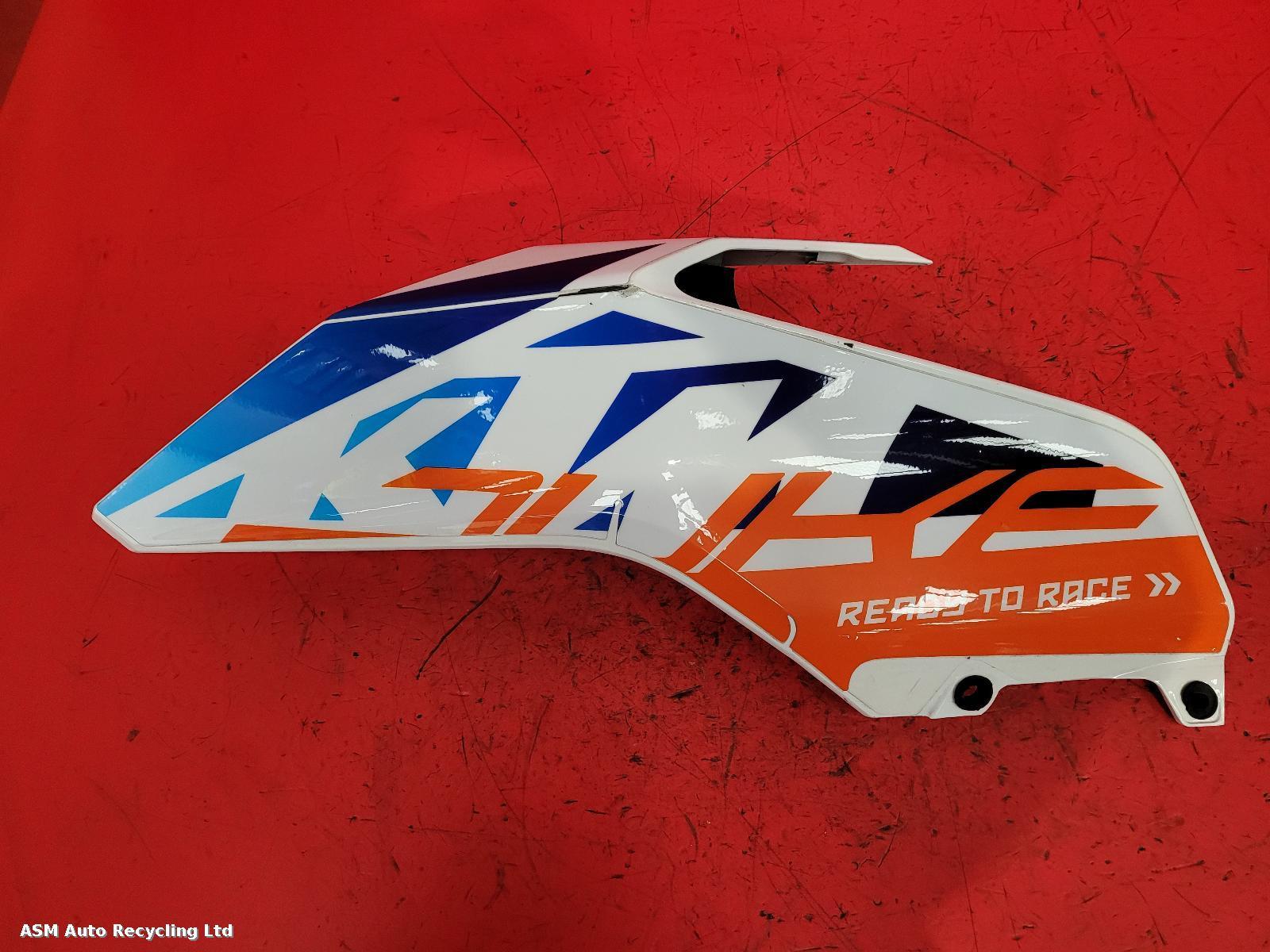 View Auto part Tank Trim Ktm 125 Duke 2021