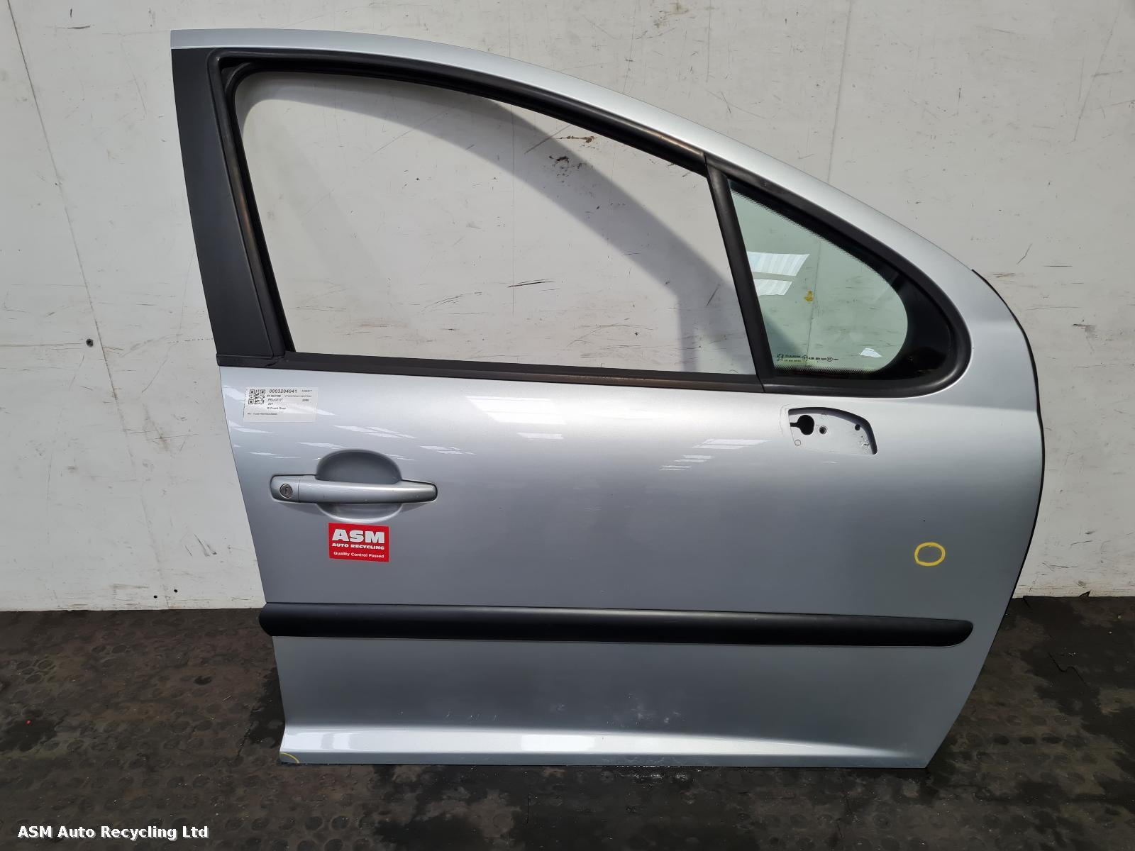 View Auto part R Front Door Peugeot 207 2006