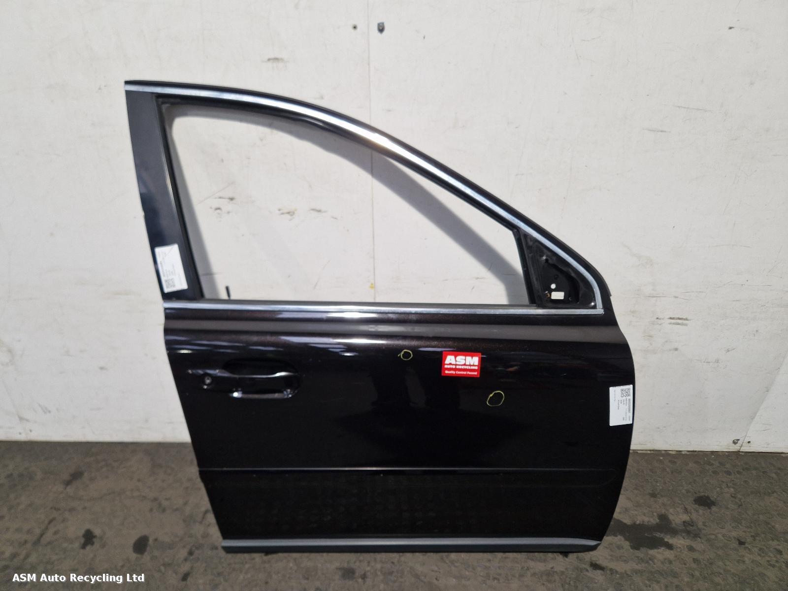 View Auto part R Front Door Volvo Xc90 2008