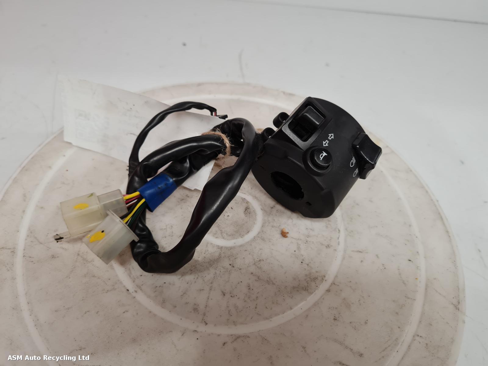 View Auto part LH Switch Gear Yamaha Xsr125 2021