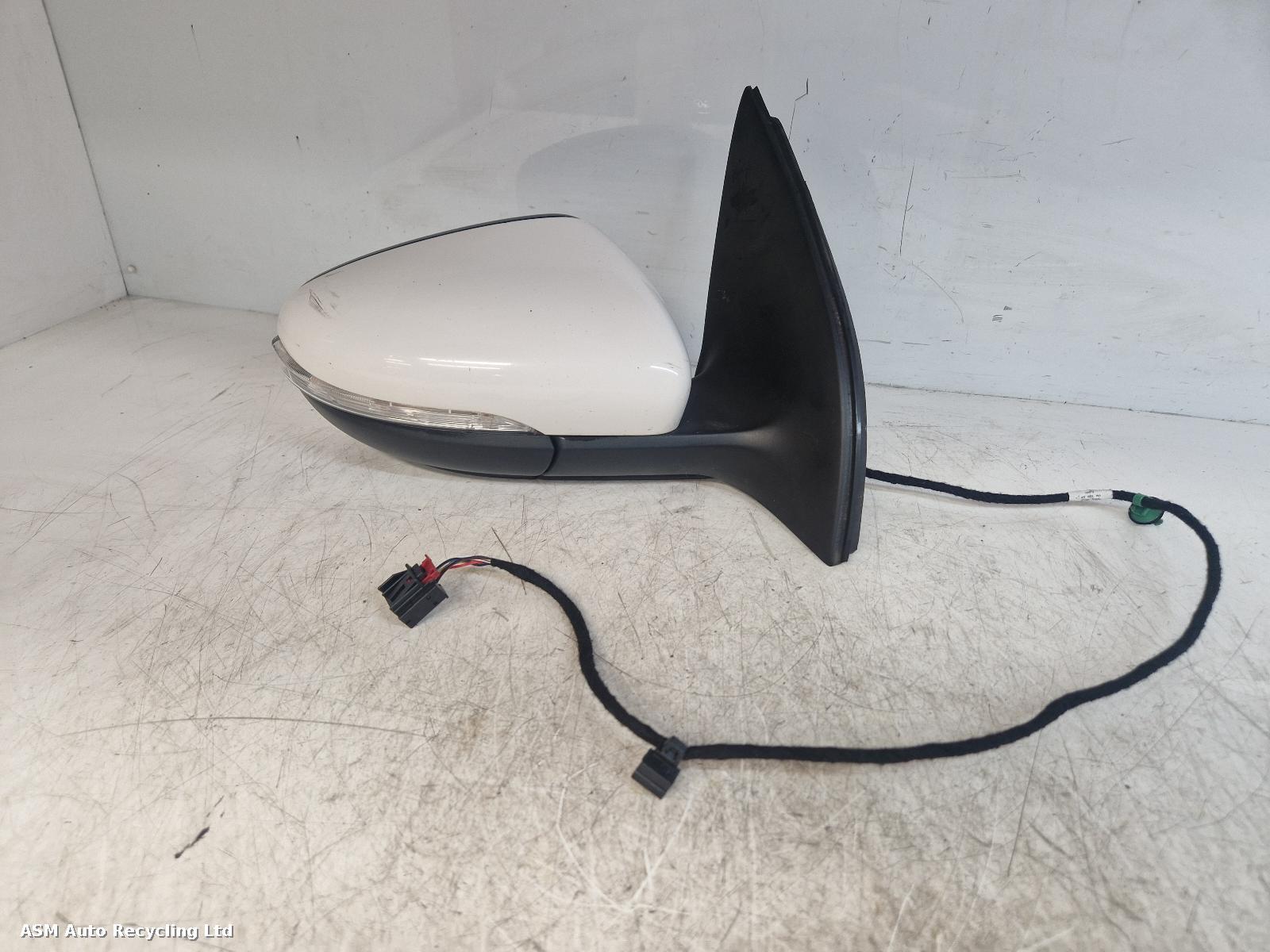 View Auto part R Door Mirror Volkswagen Golf 2011
