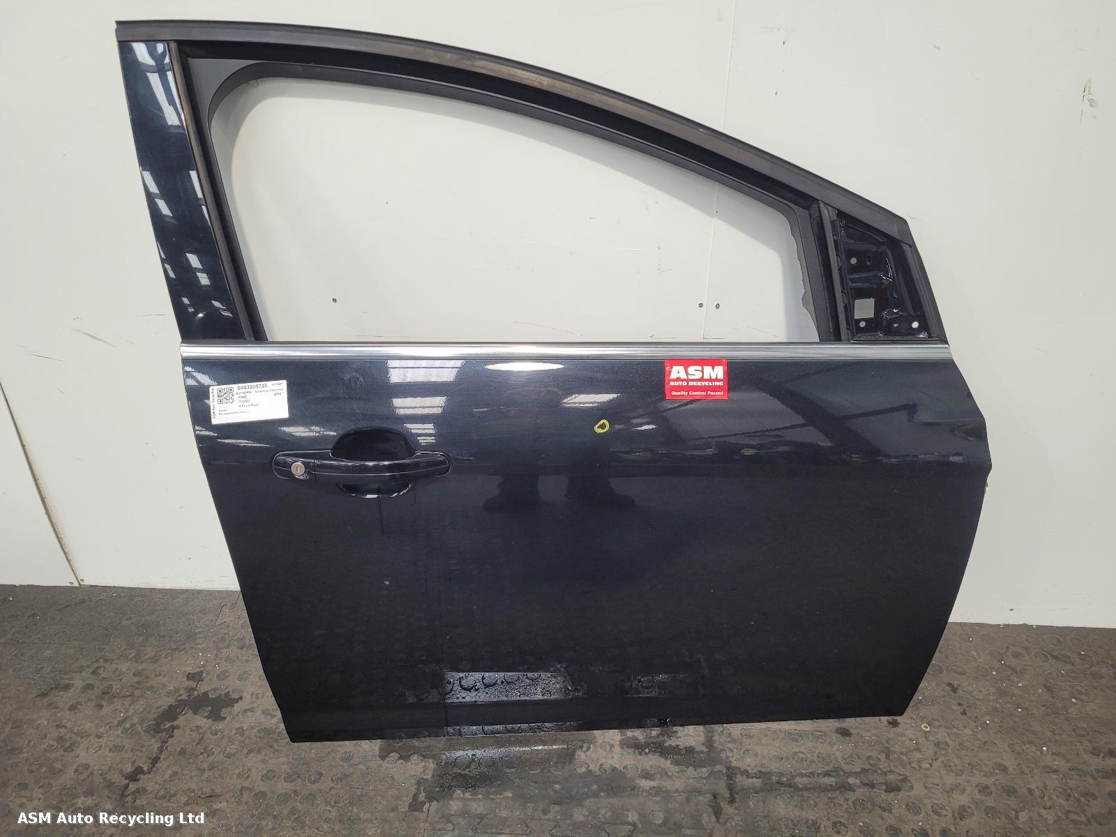 View Auto part R Front Door Ford Focus 2014
